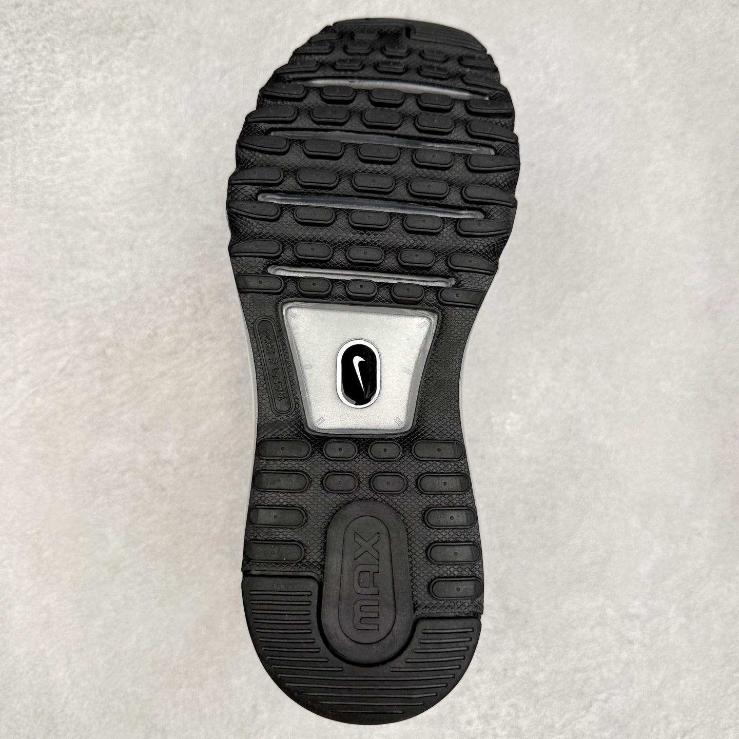 图片[9]-NK Air Max 2013 经典舒适时尚耐磨透气低帮气垫跑步鞋 HQ3025-001 携时尚设计闪亮回归 出众有型 采用网眼布细节和运动风无缝覆面 助你保持清爽感受 塑就焕新造型 经典 Flywire 设计搭配经典全掌型 Max Air 缓震配置 缔造出众舒适感和支撑效果实拍调校N版已经零色差零失真 百分百还原实物色彩所见即所得 不存在货不对板色差等低级问题 选购参考实物拍摄 不混卖不参货 只用心做好货严格选品 承诺混一赔十 尺码：36 36.5 37.5 38 38.5 39 40 40.5 41 42 42.5 43 44 44.5 45 46-选品中心