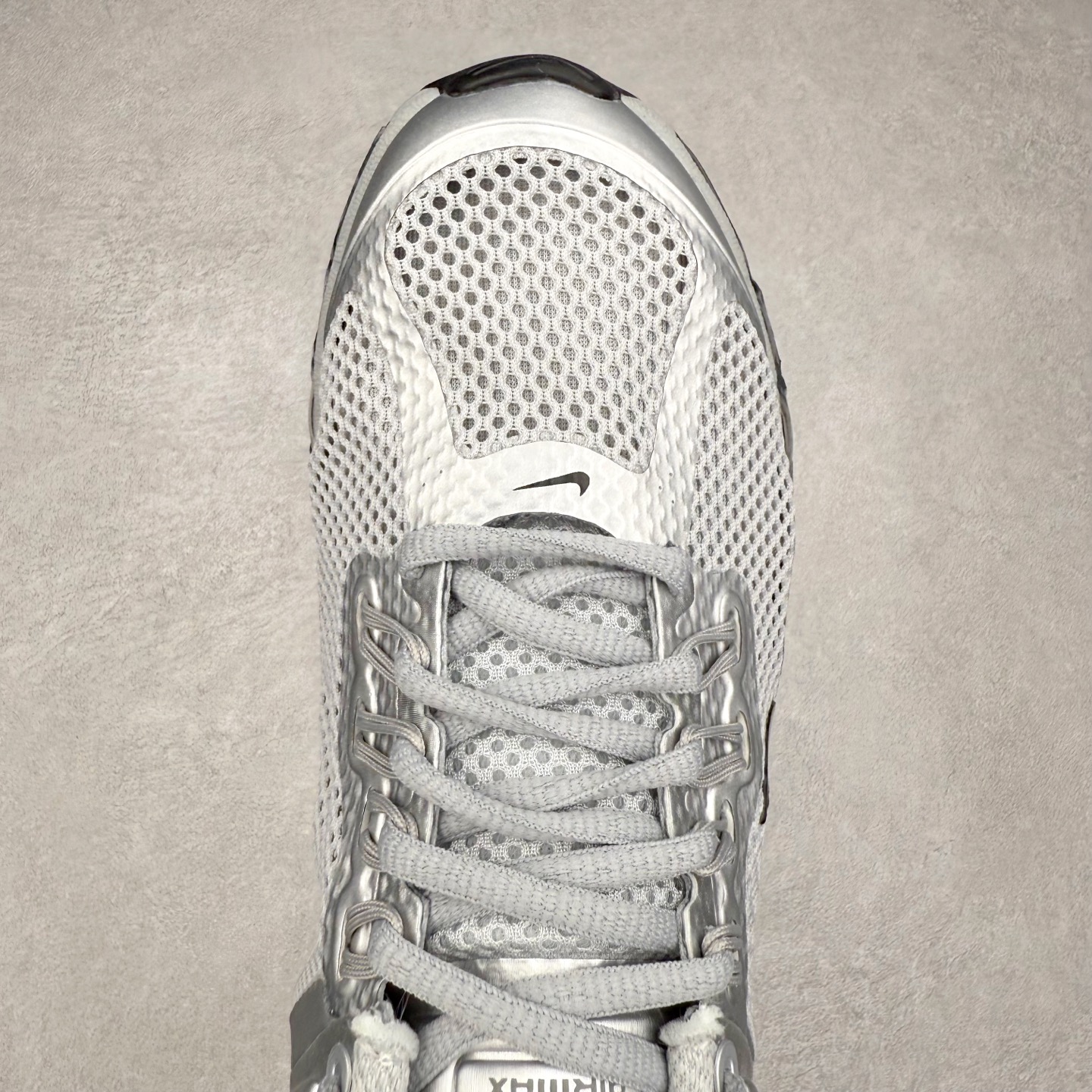 图片[4]-NK Air Max 2013 经典舒适时尚耐磨透气低帮气垫跑步鞋 HQ3025-001 携时尚设计闪亮回归 出众有型 采用网眼布细节和运动风无缝覆面 助你保持清爽感受 塑就焕新造型 经典 Flywire 设计搭配经典全掌型 Max Air 缓震配置 缔造出众舒适感和支撑效果实拍调校N版已经零色差零失真 百分百还原实物色彩所见即所得 不存在货不对板色差等低级问题 选购参考实物拍摄 不混卖不参货 只用心做好货严格选品 承诺混一赔十 尺码：36 36.5 37.5 38 38.5 39 40 40.5 41 42 42.5 43 44 44.5 45 46-选品中心