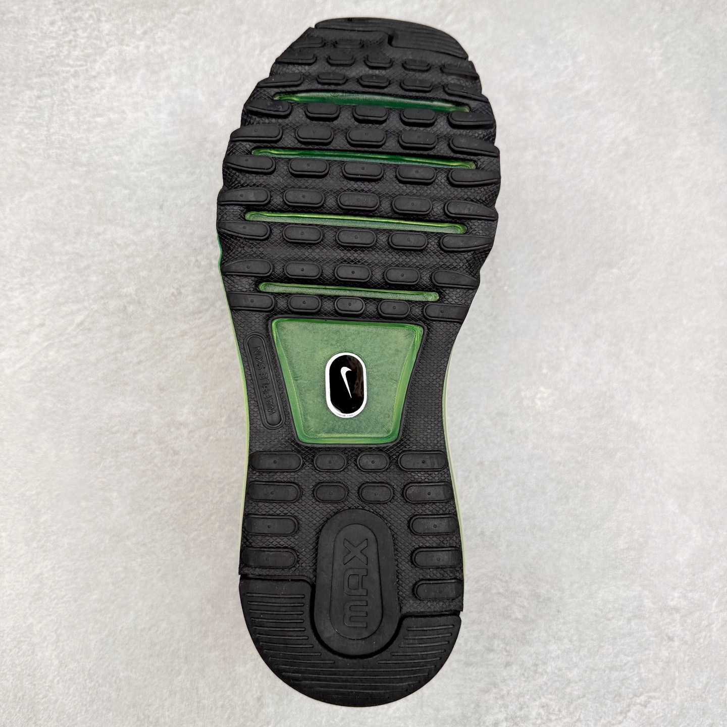 图片[9]-NK Air Max 2013 经典舒适时尚耐磨透气低帮气垫跑步鞋 555426-003 携时尚设计闪亮回归 出众有型 采用网眼布细节和运动风无缝覆面 助你保持清爽感受 塑就焕新造型 经典 Flywire 设计搭配经典全掌型 Max Air 缓震配置 缔造出众舒适感和支撑效果实拍调校N版已经零色差零失真 百分百还原实物色彩所见即所得 不存在货不对板色差等低级问题 选购参考实物拍摄 不混卖不参货 只用心做好货严格选品 承诺混一赔十 尺码：36 36.5 37.5 38 38.5 39 40 40.5 41 42 42.5 43 44 44.5 45 46-选品中心