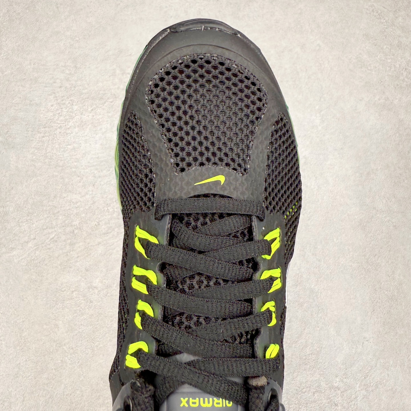 图片[4]-NK Air Max 2013 经典舒适时尚耐磨透气低帮气垫跑步鞋 555426-003 携时尚设计闪亮回归 出众有型 采用网眼布细节和运动风无缝覆面 助你保持清爽感受 塑就焕新造型 经典 Flywire 设计搭配经典全掌型 Max Air 缓震配置 缔造出众舒适感和支撑效果实拍调校N版已经零色差零失真 百分百还原实物色彩所见即所得 不存在货不对板色差等低级问题 选购参考实物拍摄 不混卖不参货 只用心做好货严格选品 承诺混一赔十 尺码：36 36.5 37.5 38 38.5 39 40 40.5 41 42 42.5 43 44 44.5 45 46-选品中心