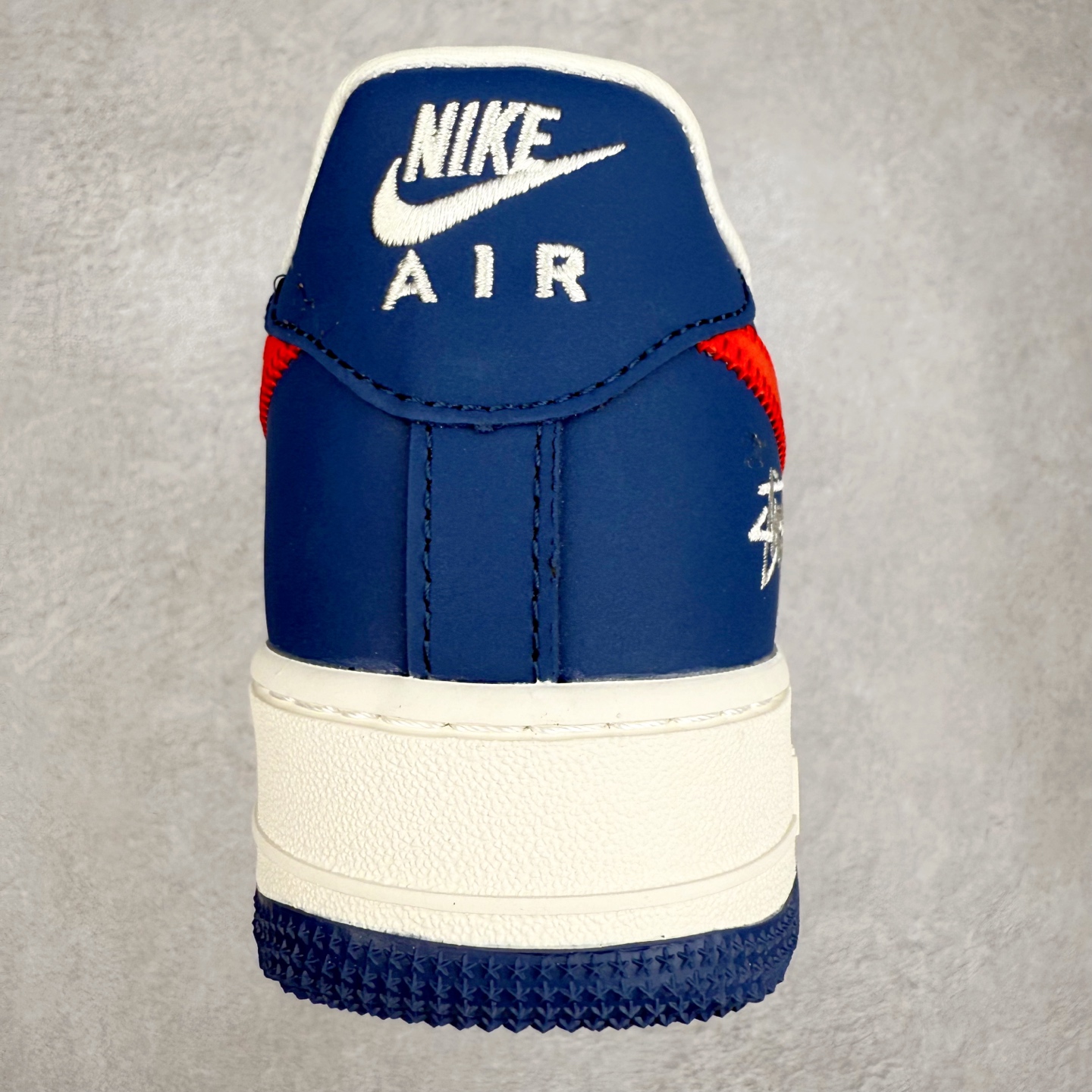 图片[8]-NK Air Force 1´07 Low 空军一号低帮百搭休闲运动板鞋 KJ1688-008 柔软、弹性十足的缓震性能和出色的中底设计 横跨复古与现代的外型结合 造就出风靡全球 三十多年的Force 1 直到今天还深受青睐 实拍调校N版已经零色差零失真 百分百还原实物色彩所见即所得 不存在货不对板色差等低级问题 选购参考实物拍摄 不混卖不参货 只用心做好货严格选品 承诺混一赔十 尺码：36 36.5 37.5 38 38.5 39 40 40.5 41 42 42.5 43 44 44.5 45-选品中心