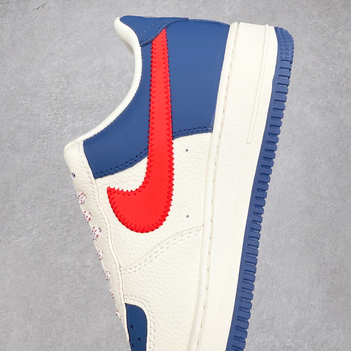 图片[7]-NK Air Force 1´07 Low 空军一号低帮百搭休闲运动板鞋 KJ1688-008 柔软、弹性十足的缓震性能和出色的中底设计 横跨复古与现代的外型结合 造就出风靡全球 三十多年的Force 1 直到今天还深受青睐 实拍调校N版已经零色差零失真 百分百还原实物色彩所见即所得 不存在货不对板色差等低级问题 选购参考实物拍摄 不混卖不参货 只用心做好货严格选品 承诺混一赔十 尺码：36 36.5 37.5 38 38.5 39 40 40.5 41 42 42.5 43 44 44.5 45-选品中心