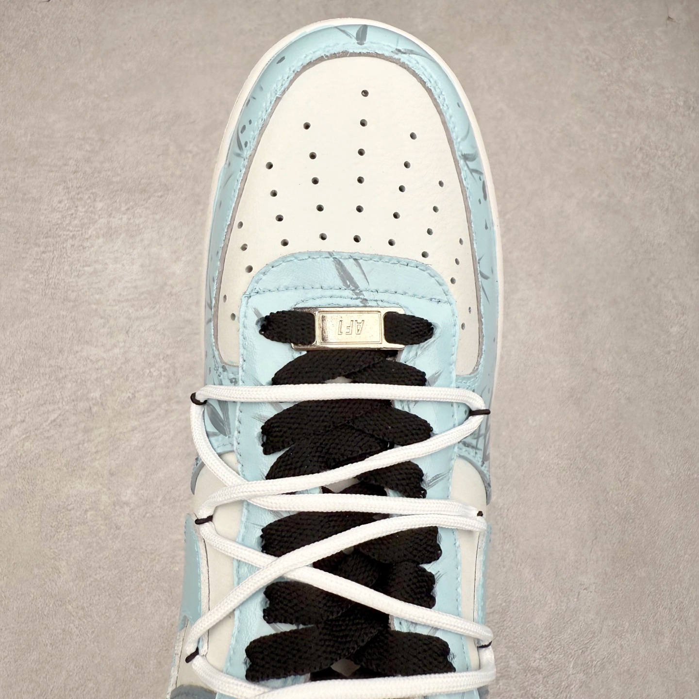 图片[4]-NK Air Force 1´07 Low 空军一号低帮百搭休闲运动板鞋 CW1888-006 柔软、弹性十足的缓震性能和出色的中底设计 横跨复古与现代的外型结合 造就出风靡全球 三十多年的Force 1 直到今天还深受青睐 实拍调校N版已经零色差零失真 百分百还原实物色彩所见即所得 不存在货不对板色差等低级问题 选购参考实物拍摄 不混卖不参货 只用心做好货严格选品 承诺混一赔十 尺码：36 36.5 37.5 38 38.5 39 40 40.5 41 42 42.5 43 44 44.5 45-选品中心