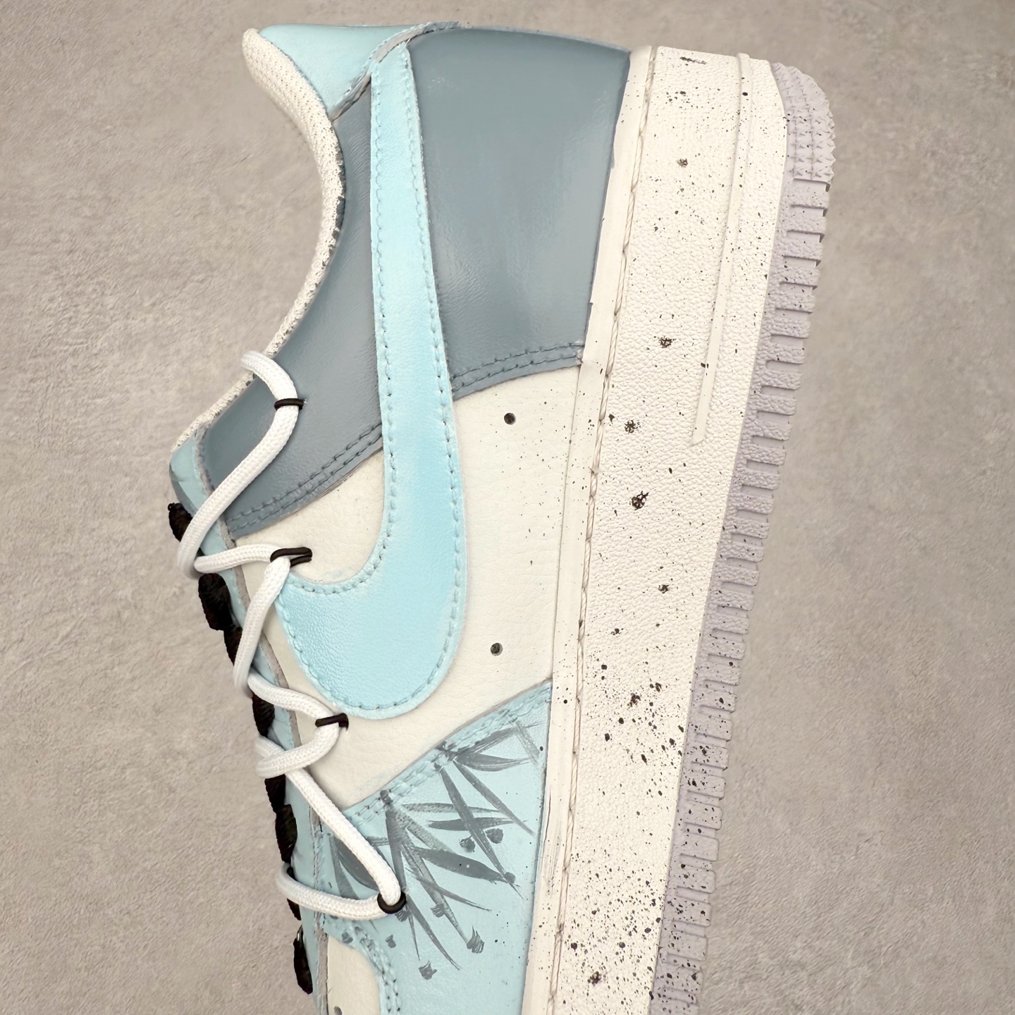 图片[7]-NK Air Force 1´07 Low 空军一号低帮百搭休闲运动板鞋 CW1888-006 柔软、弹性十足的缓震性能和出色的中底设计 横跨复古与现代的外型结合 造就出风靡全球 三十多年的Force 1 直到今天还深受青睐 实拍调校N版已经零色差零失真 百分百还原实物色彩所见即所得 不存在货不对板色差等低级问题 选购参考实物拍摄 不混卖不参货 只用心做好货严格选品 承诺混一赔十 尺码：36 36.5 37.5 38 38.5 39 40 40.5 41 42 42.5 43 44 44.5 45-选品中心