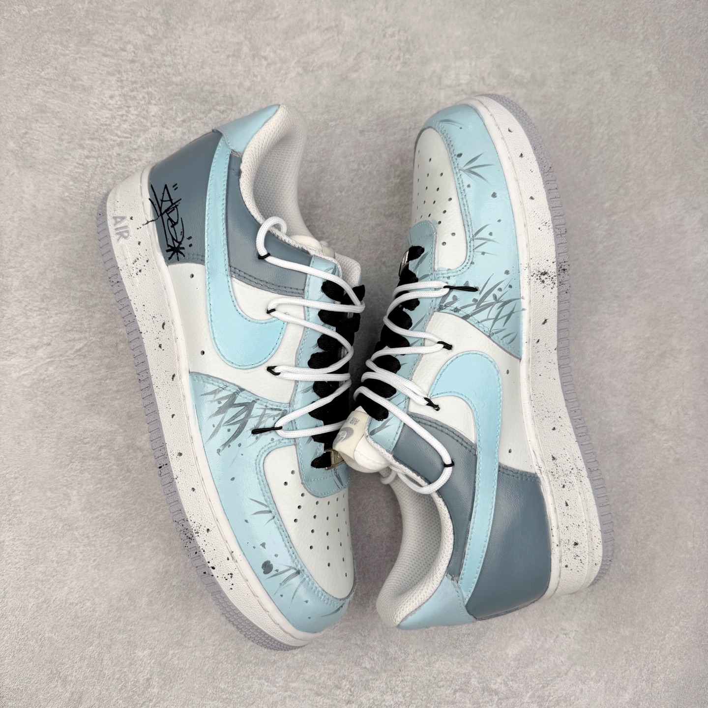 图片[3]-NK Air Force 1´07 Low 空军一号低帮百搭休闲运动板鞋 CW1888-006 柔软、弹性十足的缓震性能和出色的中底设计 横跨复古与现代的外型结合 造就出风靡全球 三十多年的Force 1 直到今天还深受青睐 实拍调校N版已经零色差零失真 百分百还原实物色彩所见即所得 不存在货不对板色差等低级问题 选购参考实物拍摄 不混卖不参货 只用心做好货严格选品 承诺混一赔十 尺码：36 36.5 37.5 38 38.5 39 40 40.5 41 42 42.5 43 44 44.5 45-选品中心