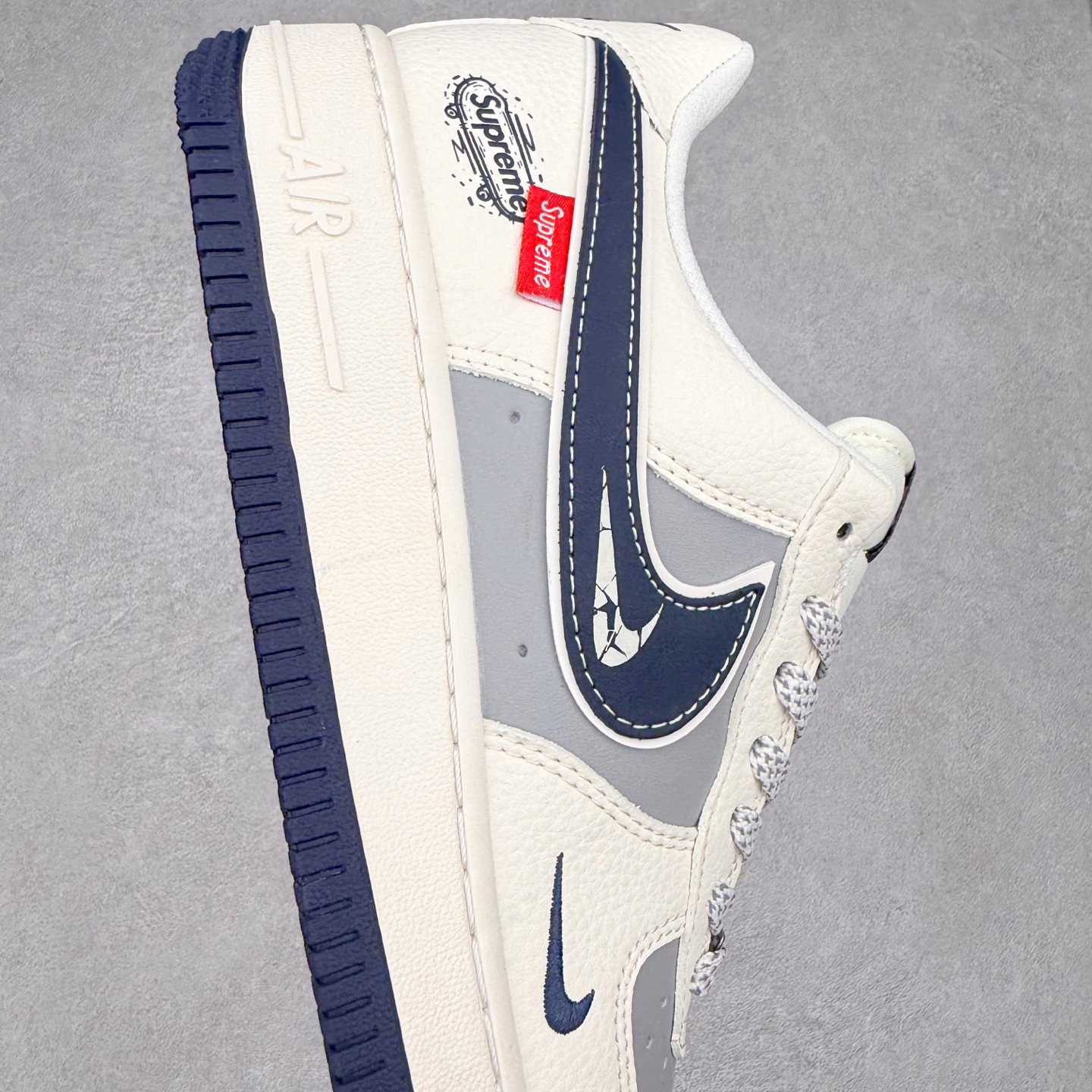 图片[6]-NK Air Force 1´07 Low 空军一号低帮百搭休闲运动板鞋 SM6668-112 柔软、弹性十足的缓震性能和出色的中底设计 横跨复古与现代的外型结合 造就出风靡全球 三十多年的Force 1 直到今天还深受青睐 实拍调校N版已经零色差零失真 百分百还原实物色彩所见即所得 不存在货不对板色差等低级问题 选购参考实物拍摄 不混卖不参货 只用心做好货严格选品 承诺混一赔十 尺码：36 36.5 37.5 38 38.5 39 40 40.5 41 42 42.5 43 44 44.5 45-选品中心