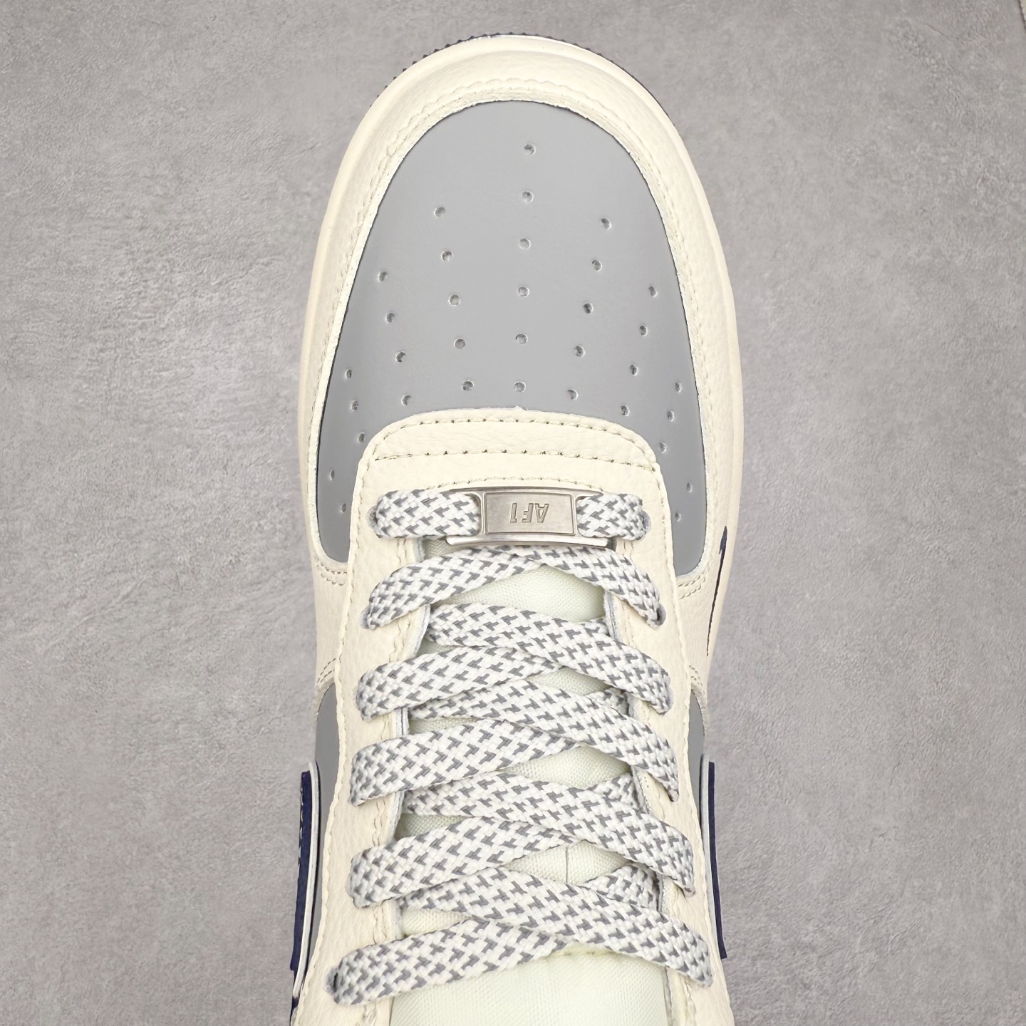 图片[4]-NK Air Force 1´07 Low 空军一号低帮百搭休闲运动板鞋 SM6668-112 柔软、弹性十足的缓震性能和出色的中底设计 横跨复古与现代的外型结合 造就出风靡全球 三十多年的Force 1 直到今天还深受青睐 实拍调校N版已经零色差零失真 百分百还原实物色彩所见即所得 不存在货不对板色差等低级问题 选购参考实物拍摄 不混卖不参货 只用心做好货严格选品 承诺混一赔十 尺码：36 36.5 37.5 38 38.5 39 40 40.5 41 42 42.5 43 44 44.5 45-选品中心