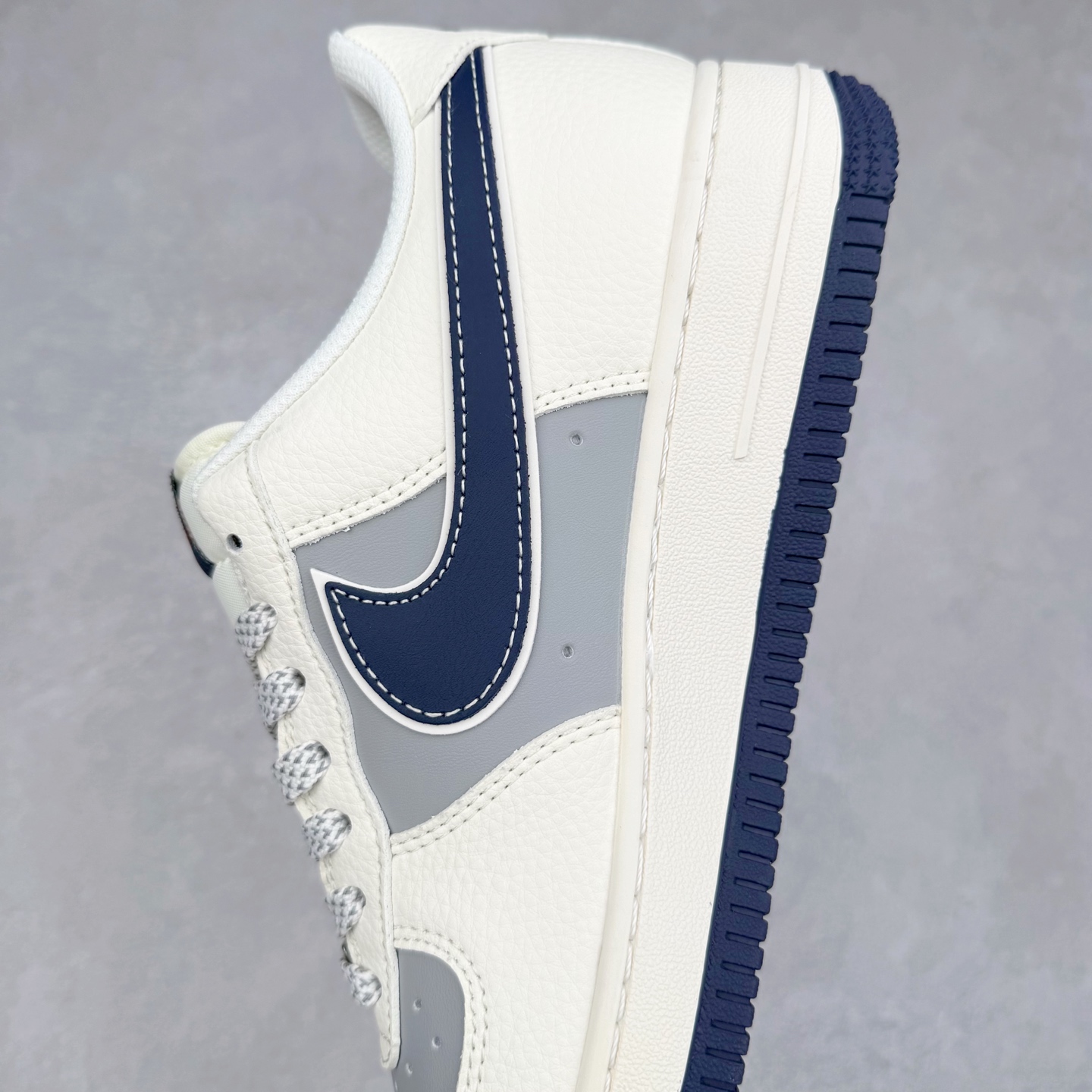 图片[7]-NK Air Force 1´07 Low 空军一号低帮百搭休闲运动板鞋 SM6668-112 柔软、弹性十足的缓震性能和出色的中底设计 横跨复古与现代的外型结合 造就出风靡全球 三十多年的Force 1 直到今天还深受青睐 实拍调校N版已经零色差零失真 百分百还原实物色彩所见即所得 不存在货不对板色差等低级问题 选购参考实物拍摄 不混卖不参货 只用心做好货严格选品 承诺混一赔十 尺码：36 36.5 37.5 38 38.5 39 40 40.5 41 42 42.5 43 44 44.5 45-选品中心