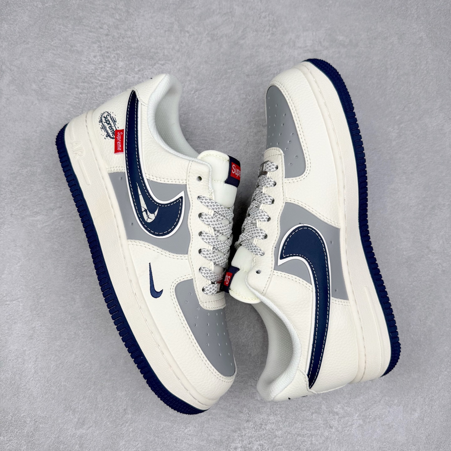 图片[3]-NK Air Force 1´07 Low 空军一号低帮百搭休闲运动板鞋 SM6668-112 柔软、弹性十足的缓震性能和出色的中底设计 横跨复古与现代的外型结合 造就出风靡全球 三十多年的Force 1 直到今天还深受青睐 实拍调校N版已经零色差零失真 百分百还原实物色彩所见即所得 不存在货不对板色差等低级问题 选购参考实物拍摄 不混卖不参货 只用心做好货严格选品 承诺混一赔十 尺码：36 36.5 37.5 38 38.5 39 40 40.5 41 42 42.5 43 44 44.5 45-选品中心