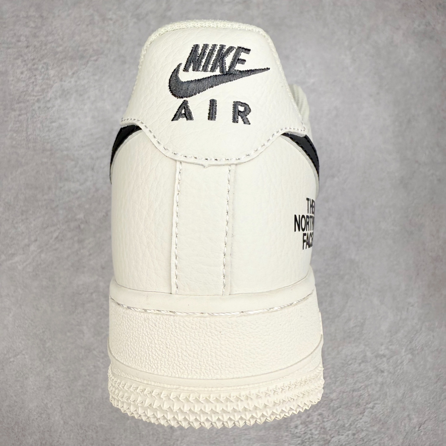 图片[8]-NK Air Force 1´07 Low 空军一号低帮百搭休闲运动板鞋 CS5288-026 柔软、弹性十足的缓震性能和出色的中底设计 横跨复古与现代的外型结合 造就出风靡全球 三十多年的Force 1 直到今天还深受青睐 实拍调校N版已经零色差零失真 百分百还原实物色彩所见即所得 不存在货不对板色差等低级问题 选购参考实物拍摄 不混卖不参货 只用心做好货严格选品 承诺混一赔十 尺码：36 36.5 37.5 38 38.5 39 40 40.5 41 42 42.5 43 44 44.5 45-选品中心