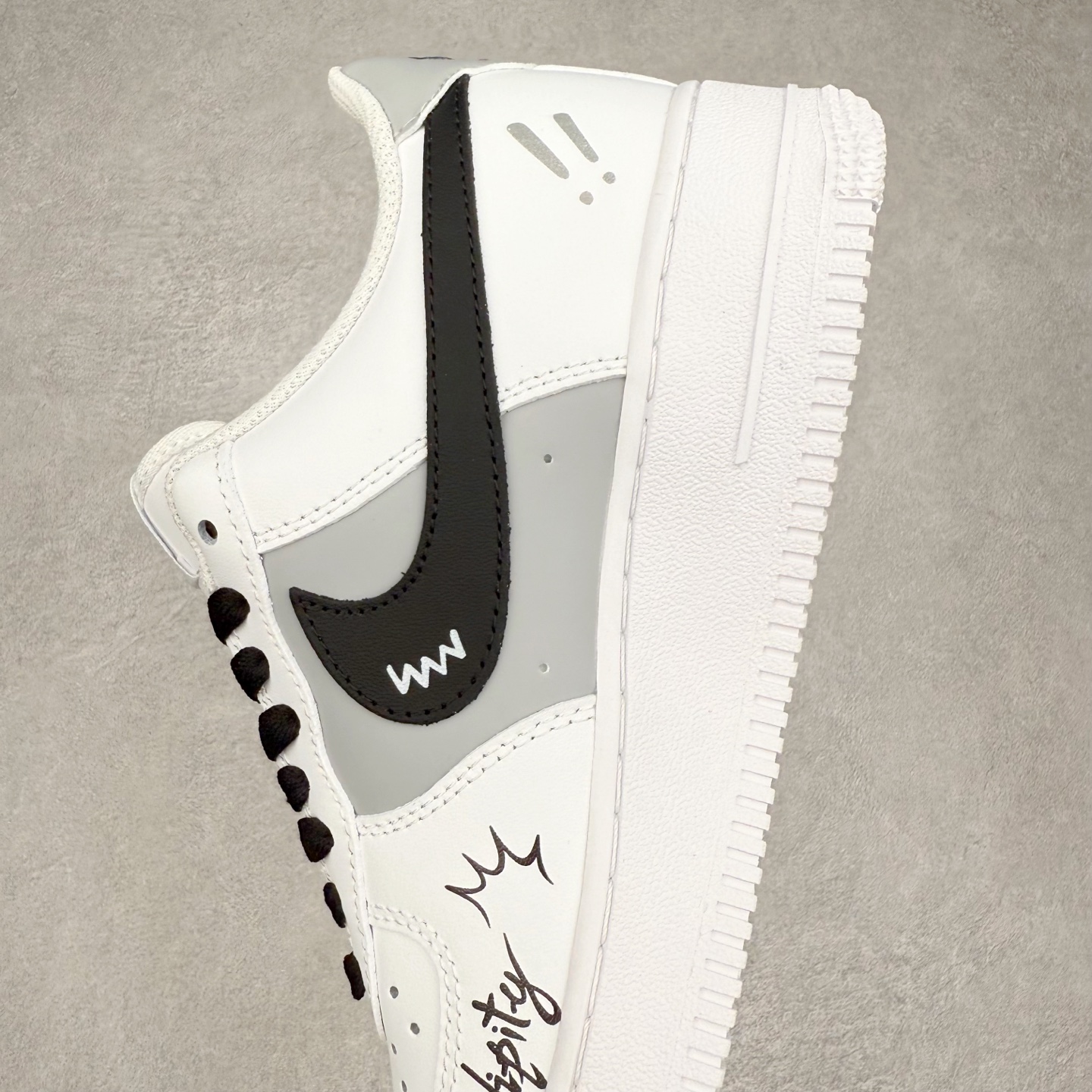 图片[7]-NK Air Force 1´07 Low 空军一号低帮百搭休闲运动板鞋 ZH0316-087 柔软、弹性十足的缓震性能和出色的中底设计 横跨复古与现代的外型结合 造就出风靡全球 三十多年的Force 1 直到今天还深受青睐 实拍调校N版已经零色差零失真 百分百还原实物色彩所见即所得 不存在货不对板色差等低级问题 选购参考实物拍摄 不混卖不参货 只用心做好货严格选品 承诺混一赔十 尺码：36 36.5 37.5 38 38.5 39 40 40.5 41 42 42.5 43 44 44.5 45-选品中心