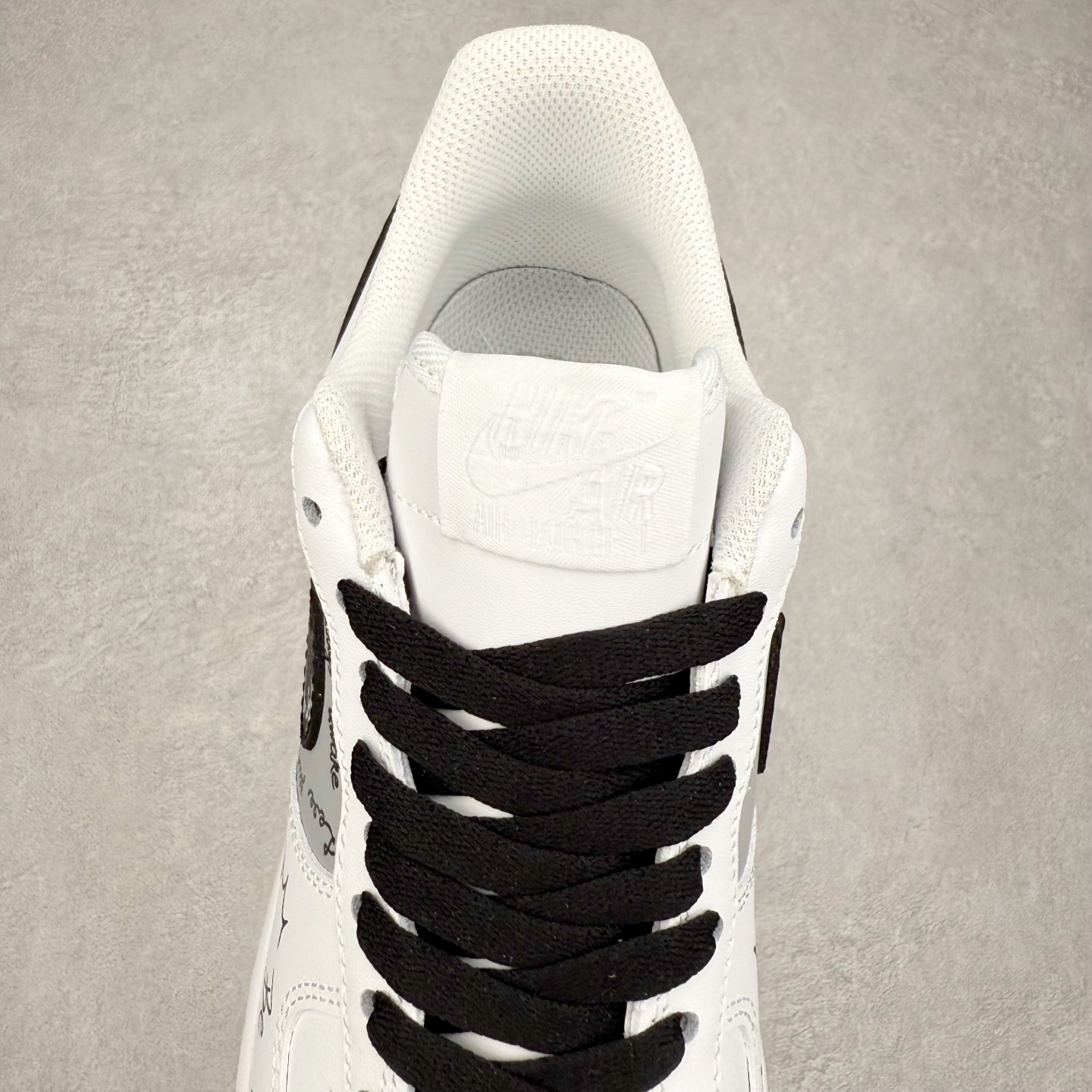 图片[5]-NK Air Force 1´07 Low 空军一号低帮百搭休闲运动板鞋 ZH0316-087 柔软、弹性十足的缓震性能和出色的中底设计 横跨复古与现代的外型结合 造就出风靡全球 三十多年的Force 1 直到今天还深受青睐 实拍调校N版已经零色差零失真 百分百还原实物色彩所见即所得 不存在货不对板色差等低级问题 选购参考实物拍摄 不混卖不参货 只用心做好货严格选品 承诺混一赔十 尺码：36 36.5 37.5 38 38.5 39 40 40.5 41 42 42.5 43 44 44.5 45-选品中心