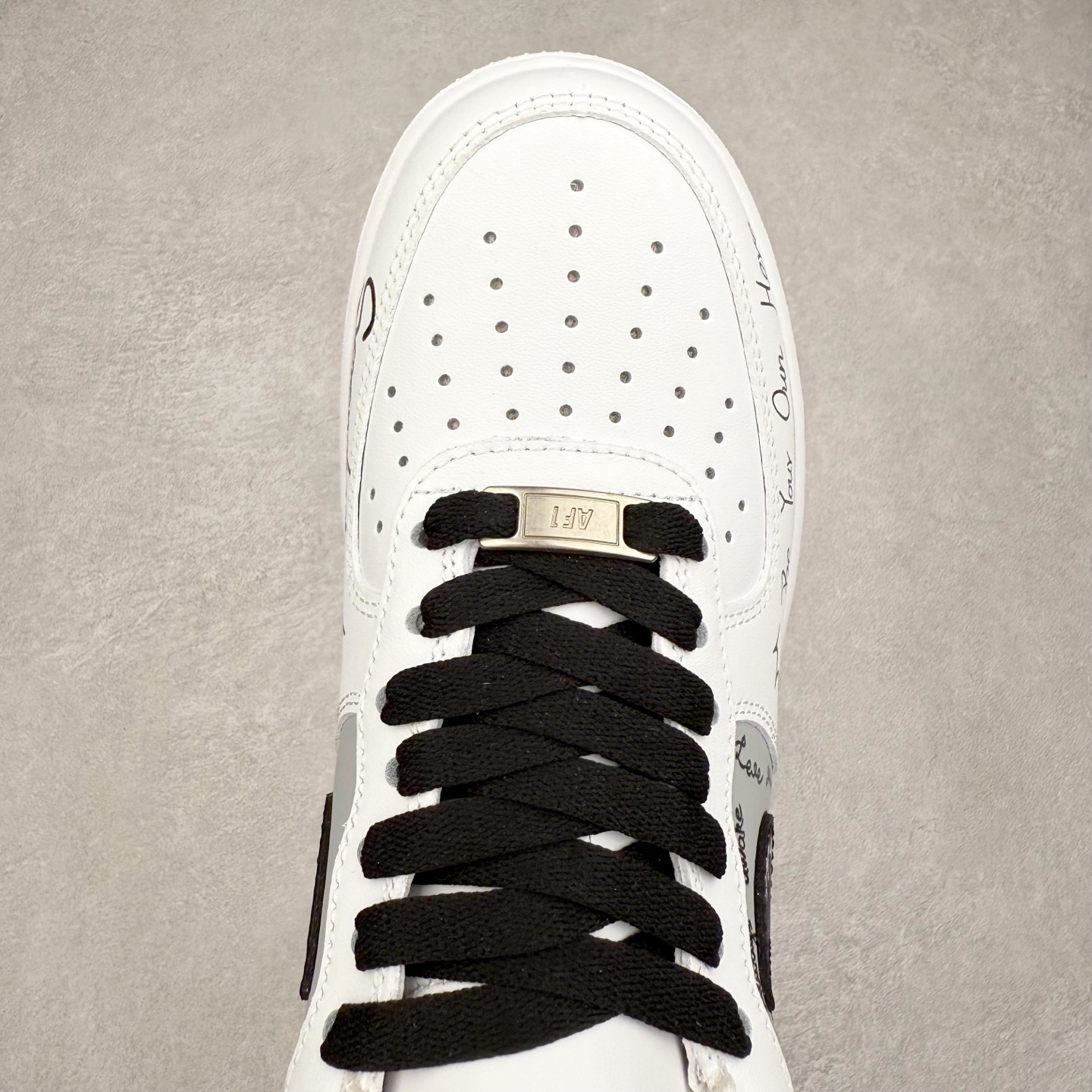 图片[4]-NK Air Force 1´07 Low 空军一号低帮百搭休闲运动板鞋 ZH0316-087 柔软、弹性十足的缓震性能和出色的中底设计 横跨复古与现代的外型结合 造就出风靡全球 三十多年的Force 1 直到今天还深受青睐 实拍调校N版已经零色差零失真 百分百还原实物色彩所见即所得 不存在货不对板色差等低级问题 选购参考实物拍摄 不混卖不参货 只用心做好货严格选品 承诺混一赔十 尺码：36 36.5 37.5 38 38.5 39 40 40.5 41 42 42.5 43 44 44.5 45-选品中心