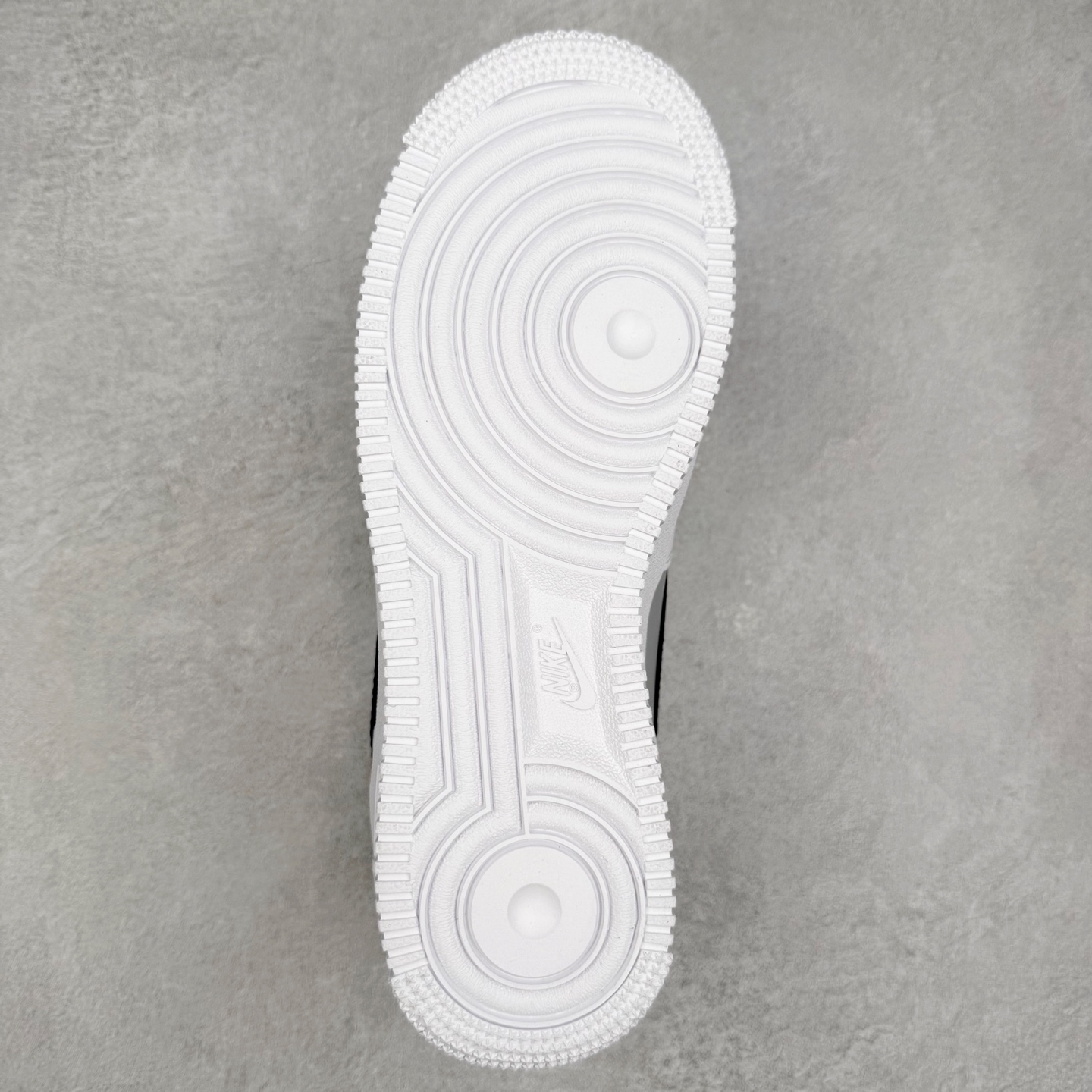 图片[9]-NK Air Force 1´07 Low 空军一号低帮百搭休闲运动板鞋 ZH0316-087 柔软、弹性十足的缓震性能和出色的中底设计 横跨复古与现代的外型结合 造就出风靡全球 三十多年的Force 1 直到今天还深受青睐 实拍调校N版已经零色差零失真 百分百还原实物色彩所见即所得 不存在货不对板色差等低级问题 选购参考实物拍摄 不混卖不参货 只用心做好货严格选品 承诺混一赔十 尺码：36 36.5 37.5 38 38.5 39 40 40.5 41 42 42.5 43 44 44.5 45-选品中心