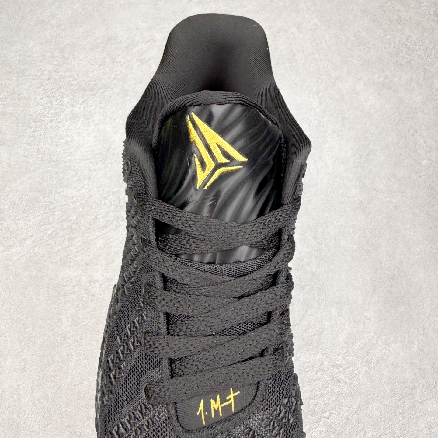 图片[5]-NK JA3 EP 莫兰特三代低帮篮球鞋 以鲜艳明亮的色调脱颖而出。鞋舌上醒目地展示着 “ JA ” 标志，而后跟上的 “ 12 ：AM ” 则以独特的设计呈现。鞋头和鞋舌采用透气运动网布制成，确保舒适耐用。在第一款鞋型的基础上进行了重大升级，采用更为挺拔的鞋口设计，为脚踝带来更佳的包裹与支撑感。侧面独特波纹纹理细节，打破了单调，赋予鞋子灵动与活力的视觉体验。中底部分巧妙借鉴了科比 5 的经典元素，融入斑点细节，增强了整体美学吸引力。实拍调校N版已经零色差零失真 百分百还原实物色彩所见即所得 不存在货不对板色差等低级问题 选购参考实物拍摄 不混卖不参货 只用心做好货严格选品 承诺混一赔十 尺码：40 40.5 41 42 42.5 43 44 44.5 45 46-选品中心