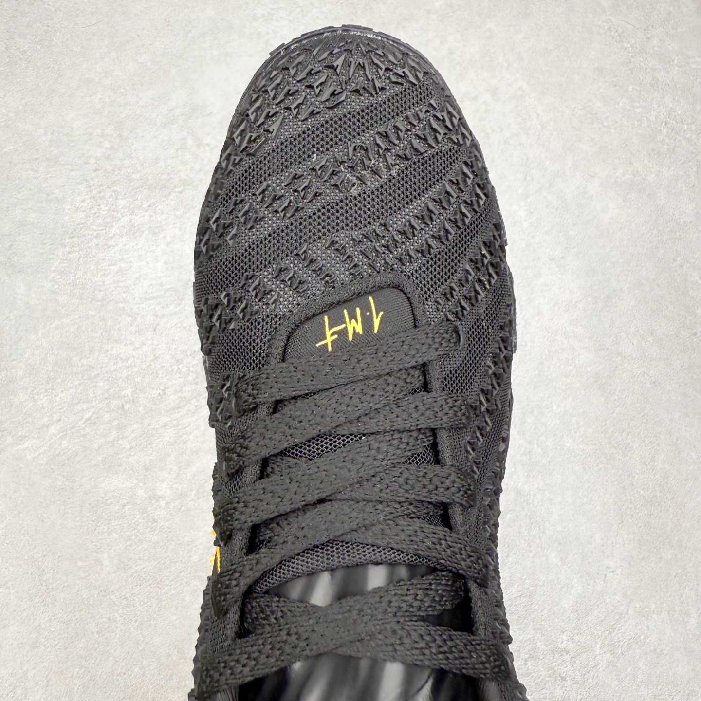 图片[4]-NK JA3 EP 莫兰特三代低帮篮球鞋 以鲜艳明亮的色调脱颖而出。鞋舌上醒目地展示着 “ JA ” 标志，而后跟上的 “ 12 ：AM ” 则以独特的设计呈现。鞋头和鞋舌采用透气运动网布制成，确保舒适耐用。在第一款鞋型的基础上进行了重大升级，采用更为挺拔的鞋口设计，为脚踝带来更佳的包裹与支撑感。侧面独特波纹纹理细节，打破了单调，赋予鞋子灵动与活力的视觉体验。中底部分巧妙借鉴了科比 5 的经典元素，融入斑点细节，增强了整体美学吸引力。实拍调校N版已经零色差零失真 百分百还原实物色彩所见即所得 不存在货不对板色差等低级问题 选购参考实物拍摄 不混卖不参货 只用心做好货严格选品 承诺混一赔十 尺码：40 40.5 41 42 42.5 43 44 44.5 45 46-选品中心