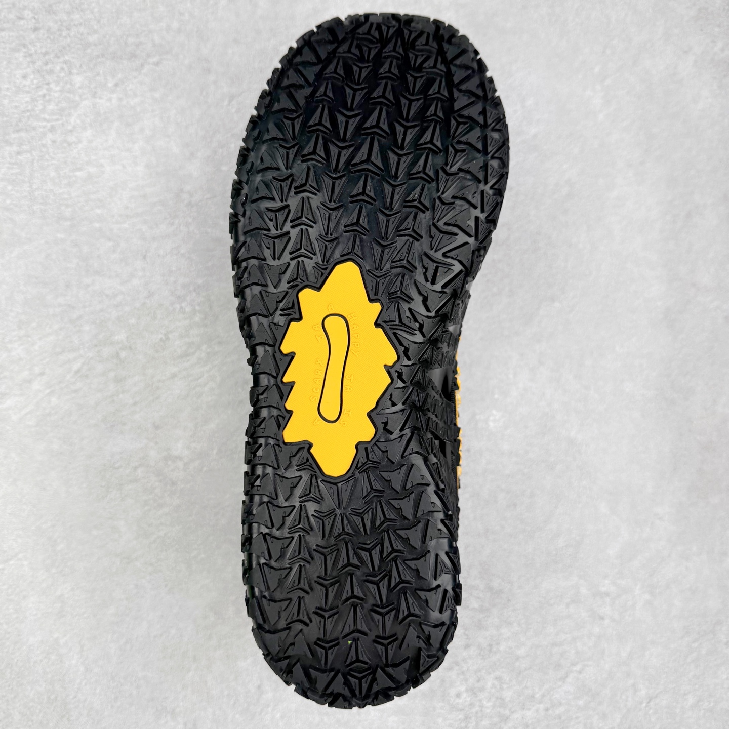 图片[9]-NK JA3 EP 莫兰特三代低帮篮球鞋 以鲜艳明亮的色调脱颖而出。鞋舌上醒目地展示着 “ JA ” 标志，而后跟上的 “ 12 ：AM ” 则以独特的设计呈现。鞋头和鞋舌采用透气运动网布制成，确保舒适耐用。在第一款鞋型的基础上进行了重大升级，采用更为挺拔的鞋口设计，为脚踝带来更佳的包裹与支撑感。侧面独特波纹纹理细节，打破了单调，赋予鞋子灵动与活力的视觉体验。中底部分巧妙借鉴了科比 5 的经典元素，融入斑点细节，增强了整体美学吸引力。实拍调校N版已经零色差零失真 百分百还原实物色彩所见即所得 不存在货不对板色差等低级问题 选购参考实物拍摄 不混卖不参货 只用心做好货严格选品 承诺混一赔十 尺码：40 40.5 41 42 42.5 43 44 44.5 45 46-选品中心