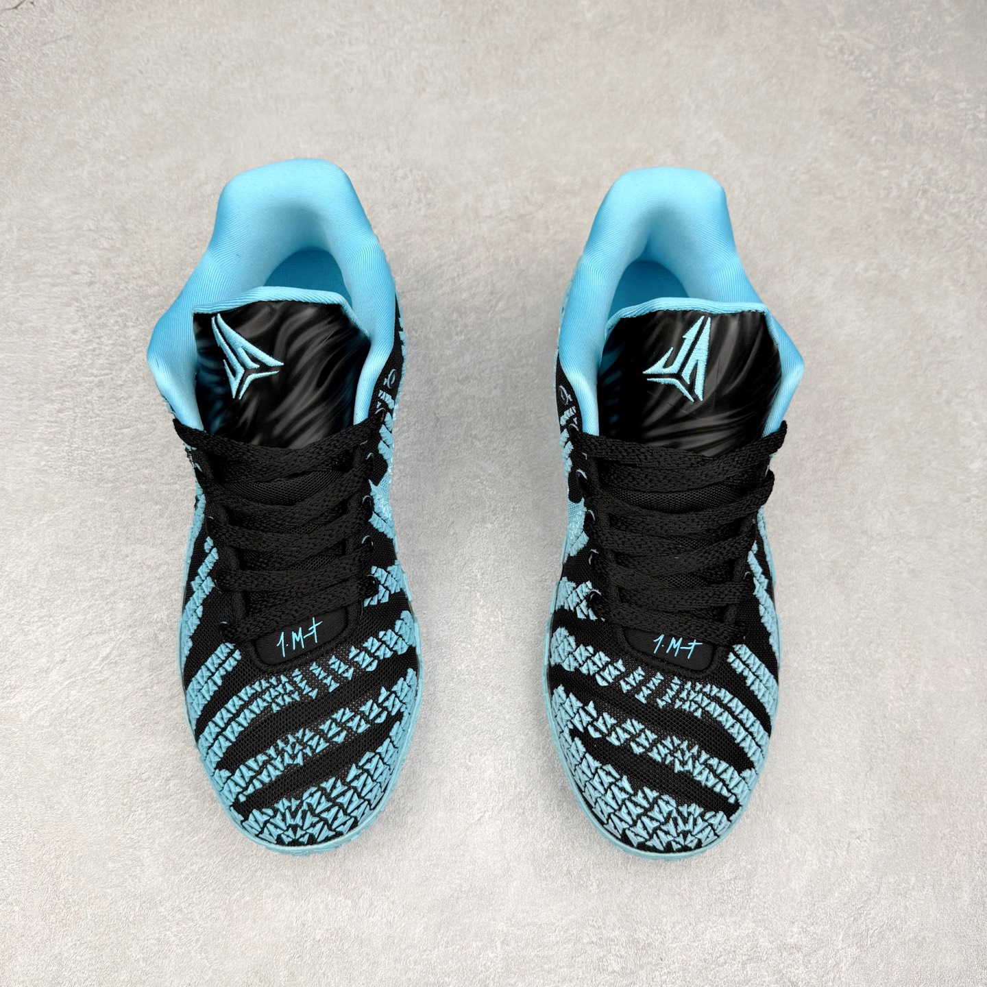 图片[2]-NK JA3 EP 莫兰特三代低帮篮球鞋 以鲜艳明亮的色调脱颖而出。鞋舌上醒目地展示着 “ JA ” 标志，而后跟上的 “ 12 ：AM ” 则以独特的设计呈现。鞋头和鞋舌采用透气运动网布制成，确保舒适耐用。在第一款鞋型的基础上进行了重大升级，采用更为挺拔的鞋口设计，为脚踝带来更佳的包裹与支撑感。侧面独特波纹纹理细节，打破了单调，赋予鞋子灵动与活力的视觉体验。中底部分巧妙借鉴了科比 5 的经典元素，融入斑点细节，增强了整体美学吸引力。实拍调校N版已经零色差零失真 百分百还原实物色彩所见即所得 不存在货不对板色差等低级问题 选购参考实物拍摄 不混卖不参货 只用心做好货严格选品 承诺混一赔十 尺码：40 40.5 41 42 42.5 43 44 44.5 45 46-选品中心