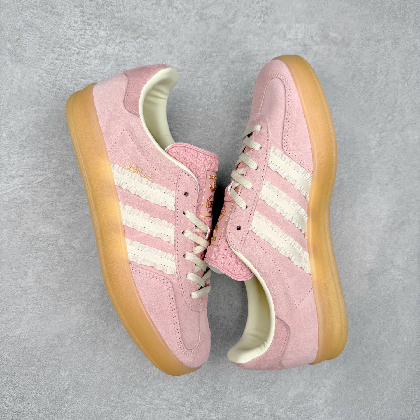 图片[3]-AD Gazelle Indoor Trainers 羚羊内训系列低帮复古百搭休闲运动德训风板鞋 JS1413 90年代经典的复刻版！自60年代以足球训练鞋面世以来,Gazelle就以其经典设计席卷全球。1991年版本的复刻,再造经典Gazelle。采用皮革打造,搭配浊色细节,让这款经典更加简约。尺码：36 36⅔ 37⅓ 38 38⅔ 39⅓ 40 40⅔ 41⅓ 42 42⅔ 43⅓ 44⅓ 44⅔ 45-选品中心