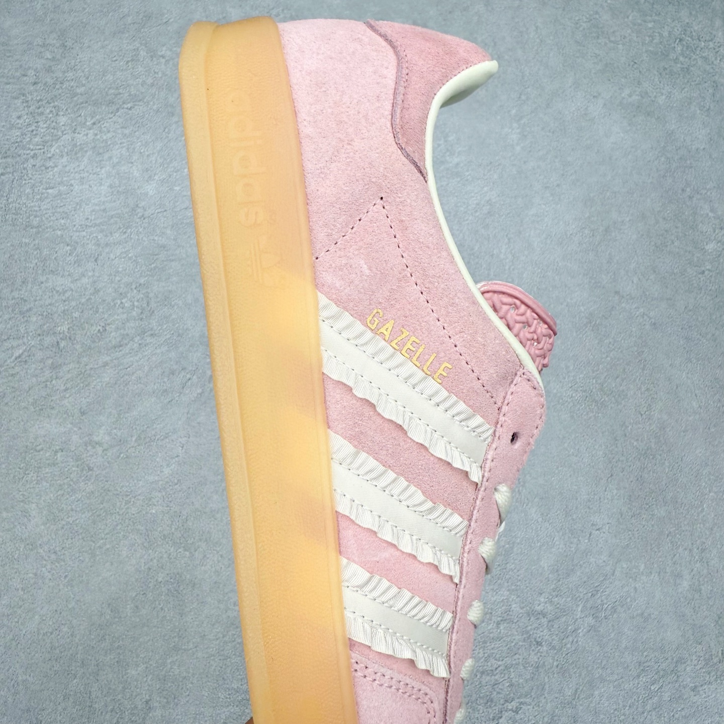 图片[6]-AD Gazelle Indoor Trainers 羚羊内训系列低帮复古百搭休闲运动德训风板鞋 JS1413 90年代经典的复刻版！自60年代以足球训练鞋面世以来,Gazelle就以其经典设计席卷全球。1991年版本的复刻,再造经典Gazelle。采用皮革打造,搭配浊色细节,让这款经典更加简约。尺码：36 36⅔ 37⅓ 38 38⅔ 39⅓ 40 40⅔ 41⅓ 42 42⅔ 43⅓ 44⅓ 44⅔ 45-选品中心