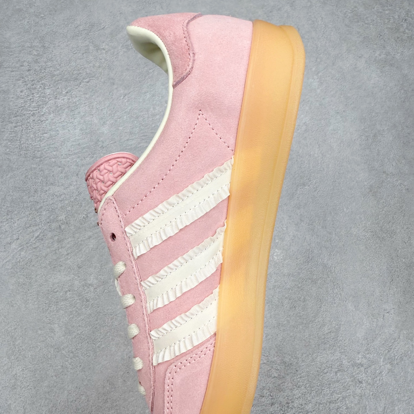 图片[7]-AD Gazelle Indoor Trainers 羚羊内训系列低帮复古百搭休闲运动德训风板鞋 JS1413 90年代经典的复刻版！自60年代以足球训练鞋面世以来,Gazelle就以其经典设计席卷全球。1991年版本的复刻,再造经典Gazelle。采用皮革打造,搭配浊色细节,让这款经典更加简约。尺码：36 36⅔ 37⅓ 38 38⅔ 39⅓ 40 40⅔ 41⅓ 42 42⅔ 43⅓ 44⅓ 44⅔ 45-选品中心