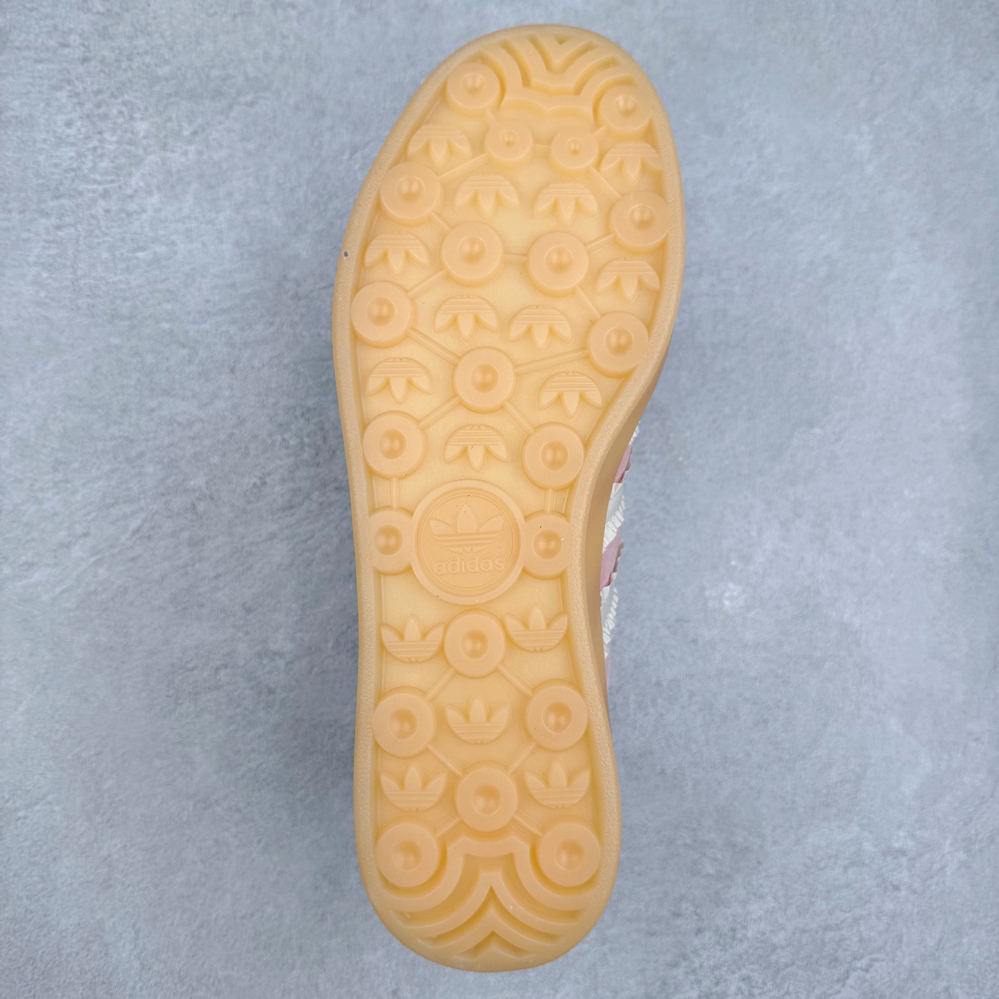 图片[9]-AD Gazelle Indoor Trainers 羚羊内训系列低帮复古百搭休闲运动德训风板鞋 JS1413 90年代经典的复刻版！自60年代以足球训练鞋面世以来,Gazelle就以其经典设计席卷全球。1991年版本的复刻,再造经典Gazelle。采用皮革打造,搭配浊色细节,让这款经典更加简约。尺码：36 36⅔ 37⅓ 38 38⅔ 39⅓ 40 40⅔ 41⅓ 42 42⅔ 43⅓ 44⅓ 44⅔ 45-选品中心