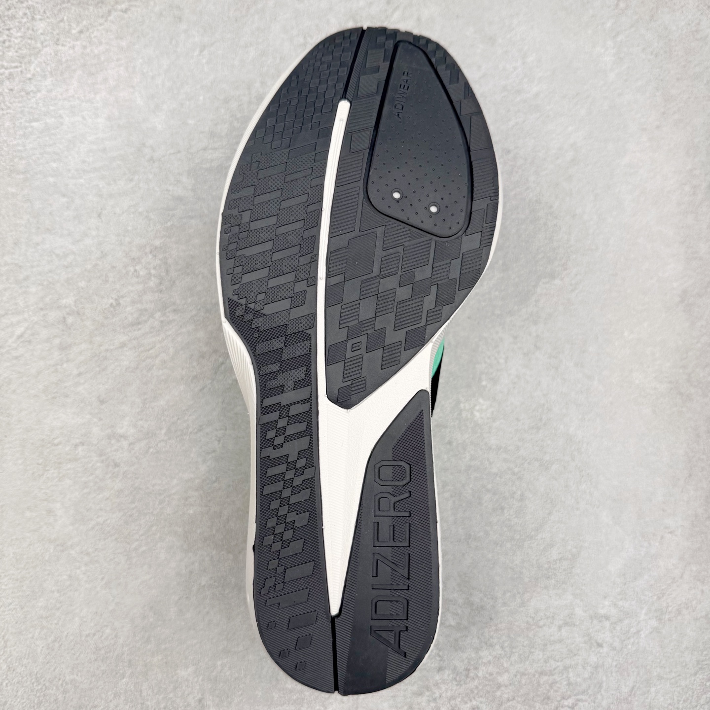 图片[9]-AD Adizero BK 夏季透气网眼竞速跑鞋 JP6543 融合Lightstrike和Lightstrike Pro技术 采用乙烯/乙酸乙烯酯(EVA)材质 打造舒适中底 含ENERGYROD能量碳柱 旨在为步伐添活力 尺码：36 36.5 37 38 38.5 39 40 40.5 41 42 42.5 43 44 44.5 45-选品中心