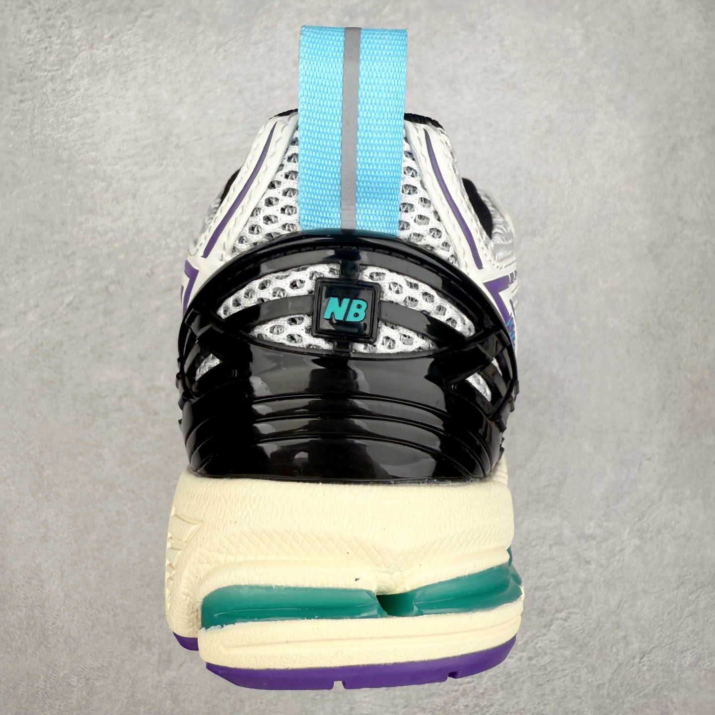 图片[8]-New Balance M1906R NB新百伦系列复古老爹风休闲运动慢跑鞋 日韩出口特供订单 全网最全配色 配套商长期套现长期补货 全新货品 正常出厂触屏不到的单价 超级跑量款 全套原楦原纸板原厂数据开发 进口三明治网面 原装进口翻毛皮料正确绒感卡色 正确中底拉帮中底网布细节 采用轻质牛剖革拼接透气网眼衬垫织物鞋面材质 T-Beam大底提供足步弓支撑 保持步态稳定 后跟搭载外露缓震胶 鞋身整体以各种深浅不一的灰色覆盖 鞋头以淡蓝色调装饰 网眼衬垫通过不规律的色块实现做旧的美感 泛黄的鞋底更是进一步增添了复古气息 尺码：36 37 37.5 38 38.5 39.5 40 40.5 41.5 42 42.5 43 44 45-选品中心