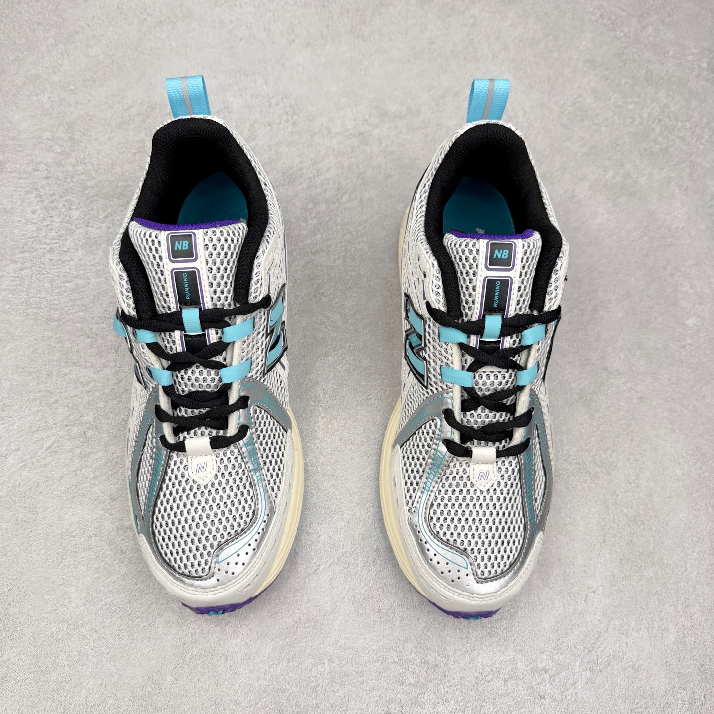 图片[2]-New Balance M1906R NB新百伦系列复古老爹风休闲运动慢跑鞋 日韩出口特供订单 全网最全配色 配套商长期套现长期补货 全新货品 正常出厂触屏不到的单价 超级跑量款 全套原楦原纸板原厂数据开发 进口三明治网面 原装进口翻毛皮料正确绒感卡色 正确中底拉帮中底网布细节 采用轻质牛剖革拼接透气网眼衬垫织物鞋面材质 T-Beam大底提供足步弓支撑 保持步态稳定 后跟搭载外露缓震胶 鞋身整体以各种深浅不一的灰色覆盖 鞋头以淡蓝色调装饰 网眼衬垫通过不规律的色块实现做旧的美感 泛黄的鞋底更是进一步增添了复古气息 尺码：36 37 37.5 38 38.5 39.5 40 40.5 41.5 42 42.5 43 44 45-选品中心