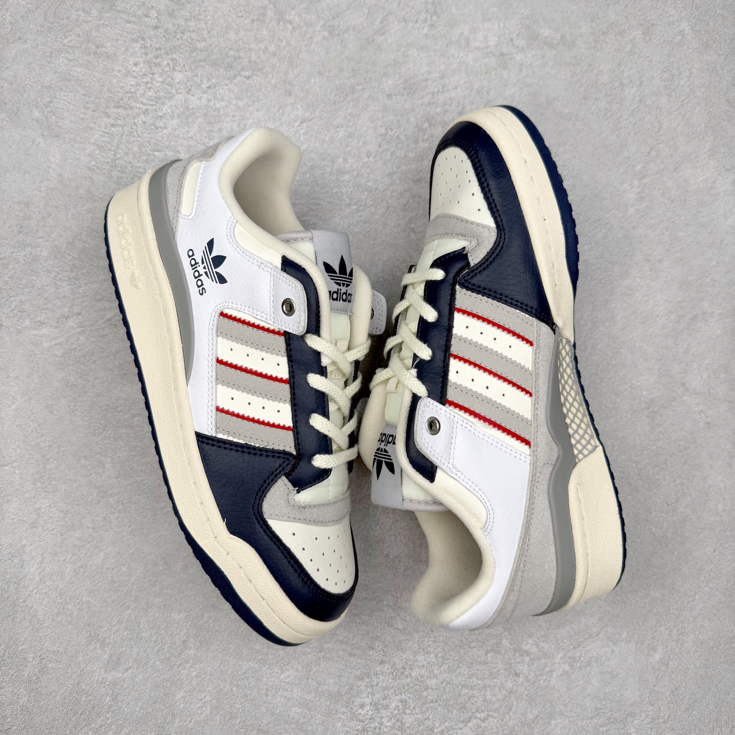 图片[3]-＃C版纯原 AD Forum 84 Low OG 低帮百搭潮流休闲运动板鞋 JP9967 以复古篮球鞋的外形为基础 采用皮革拼接 简约百搭 更加贴合舒适 中底内侧网格造型起到点睛之笔 外底橡胶 更显复古 尺码：36 36.5 37.5 38 38.5 39 40 40.5 41 42 42.5 43 44 44.5 45-选品中心