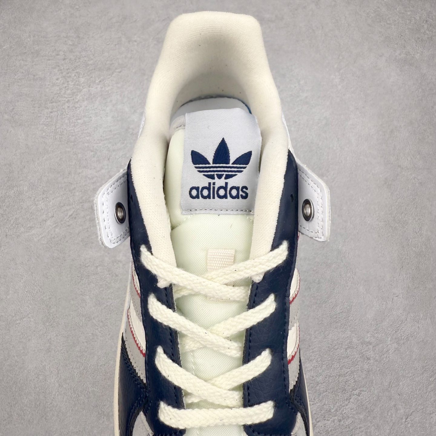 图片[5]-＃C版纯原 AD Forum 84 Low OG 低帮百搭潮流休闲运动板鞋 JP9967 以复古篮球鞋的外形为基础 采用皮革拼接 简约百搭 更加贴合舒适 中底内侧网格造型起到点睛之笔 外底橡胶 更显复古 尺码：36 36.5 37.5 38 38.5 39 40 40.5 41 42 42.5 43 44 44.5 45-选品中心