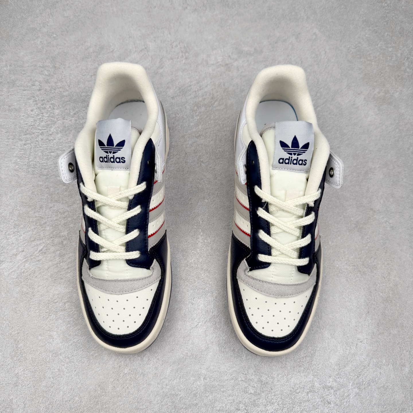 图片[2]-＃C版纯原 AD Forum 84 Low OG 低帮百搭潮流休闲运动板鞋 JP9967 以复古篮球鞋的外形为基础 采用皮革拼接 简约百搭 更加贴合舒适 中底内侧网格造型起到点睛之笔 外底橡胶 更显复古 尺码：36 36.5 37.5 38 38.5 39 40 40.5 41 42 42.5 43 44 44.5 45-选品中心