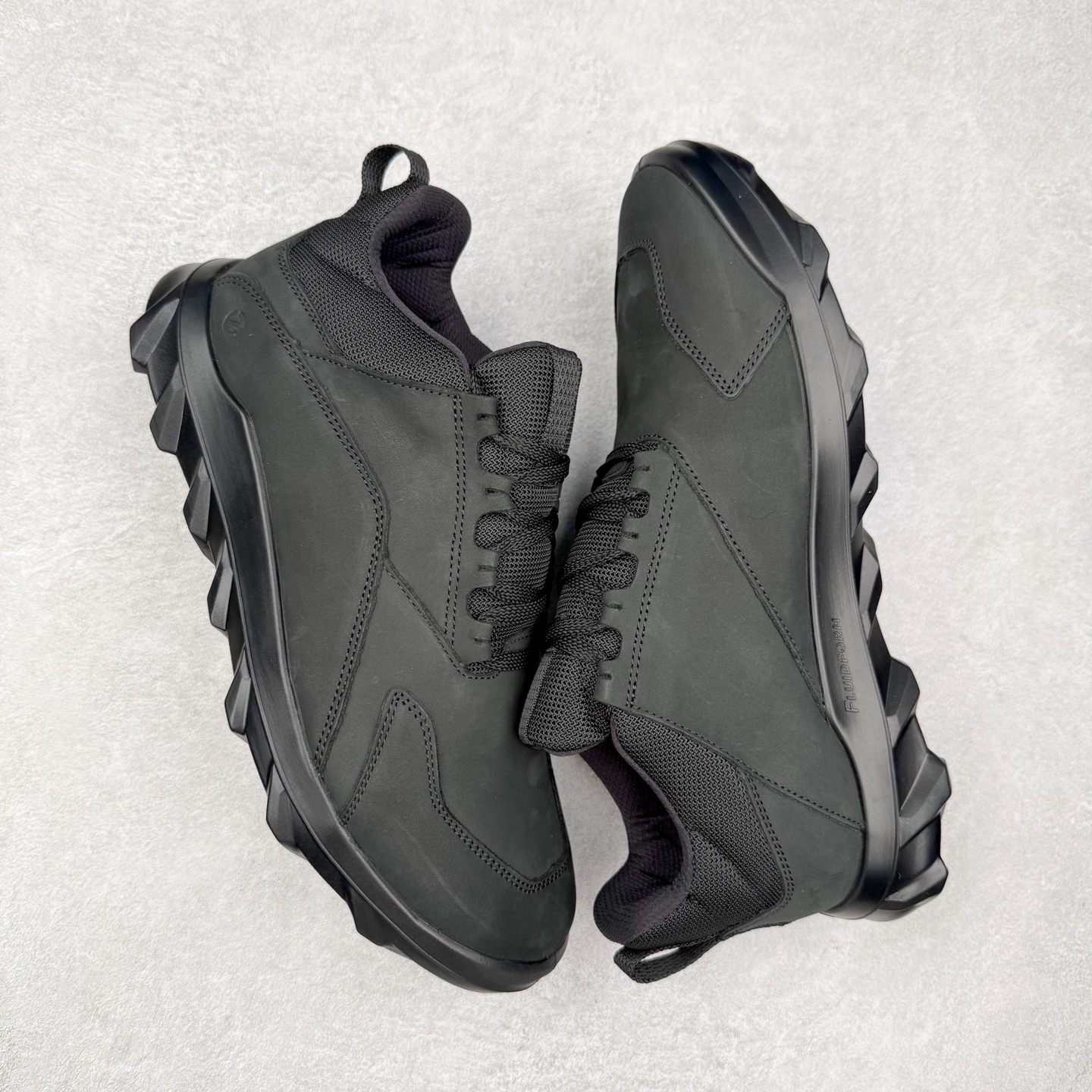 图片[3]-ECCO爱步老爹鞋男士夏季新款 飞织网面百搭潮流户外运动鞋 健步BIOM系列新款 全新的轻量发泡底材与直接注塑橡胶大底相结合 柔软舒适，轻量回弹，脚感更轻盈 鞋面采用GORE-TEX飞织网面与牛皮相结合 给你贴心透气呵护 自然律动科技 符合人体工学鞋楦 贴近足部天然形态 橡胶大底，抓地力强，具有良好的耐磨性 轻盈自如 适跑畅练 尺码：38 39 40 41 42 43 44 （皮鞋码）-选品中心