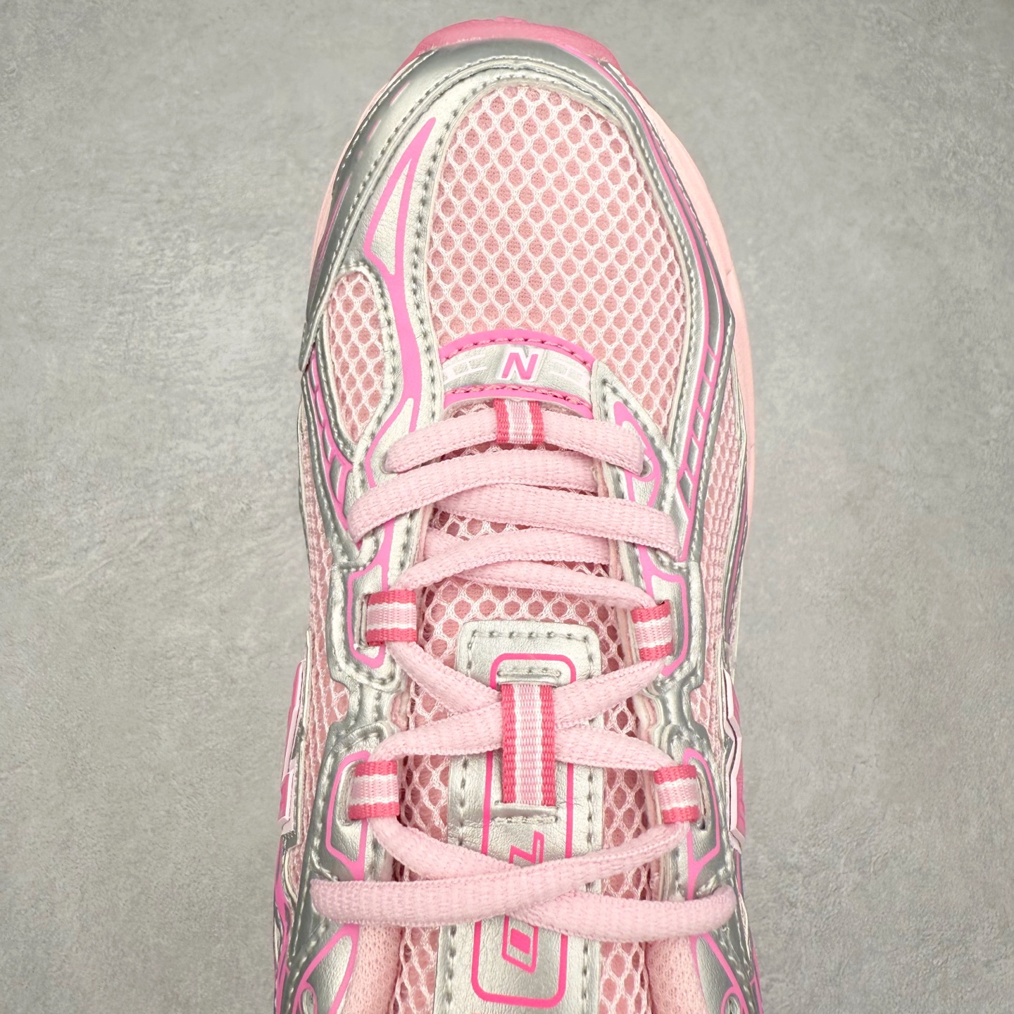 图片[4]-＃DT纯原 New Balance MR740 NB新百伦系列复古老爹风休闲运动慢跑鞋 采用轻质牛剖革拼接透气网眼衬垫织物鞋面材质 T-Beam大底提供足步弓支撑 保持步态稳定#后跟搭载外露缓震胶 鞋身整体以各种深浅不一的灰色覆盖 鞋头以淡蓝色调装饰，网眼衬垫通过不规律的色块实现做旧的美感 泛黄的鞋底更是进一步增添了复古气息 尺码：36 37 37.5 38 38.5 39.5 40 40.5 41.5 42 42.5 43 44 44.5 45-选品中心