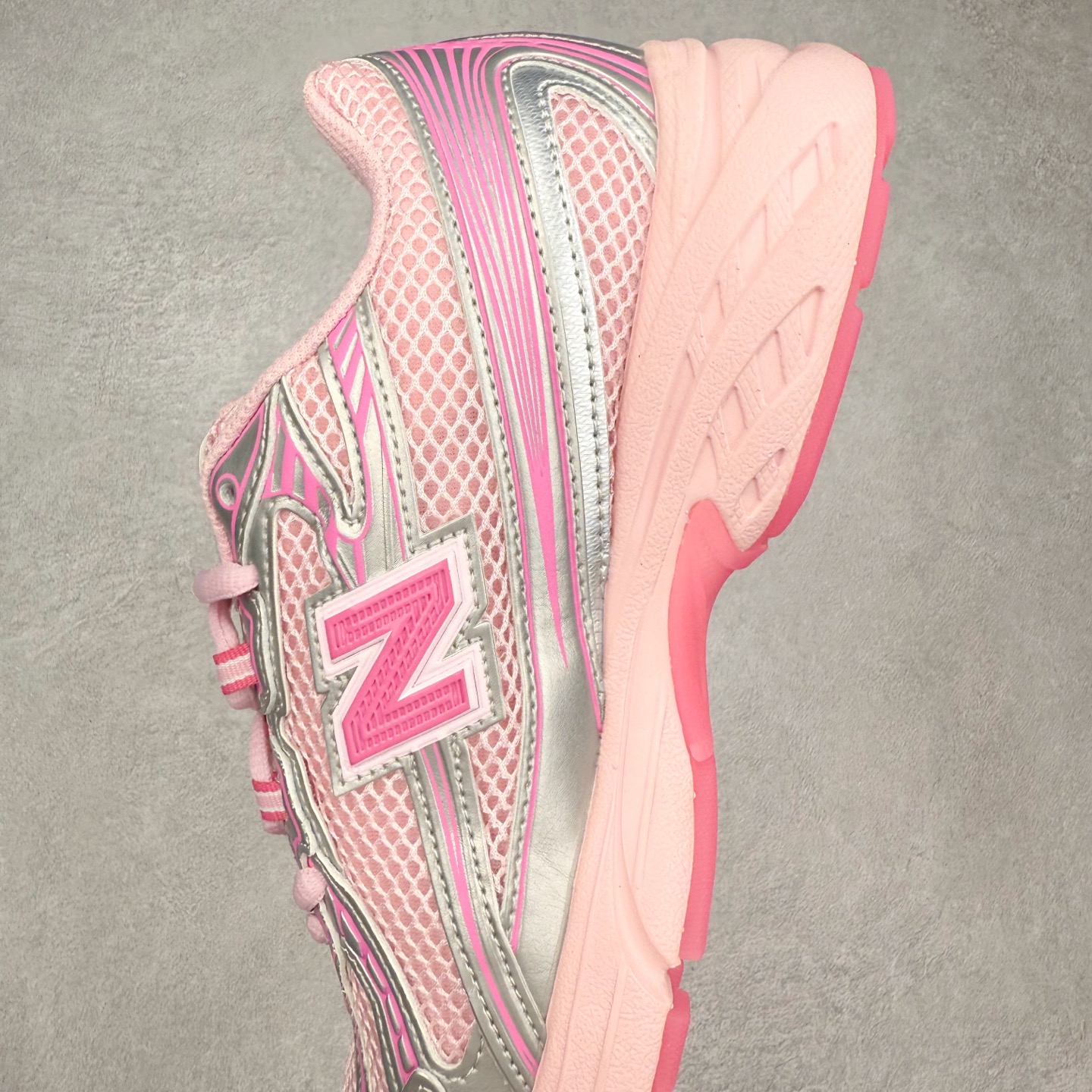 图片[7]-＃DT纯原 New Balance MR740 NB新百伦系列复古老爹风休闲运动慢跑鞋 采用轻质牛剖革拼接透气网眼衬垫织物鞋面材质 T-Beam大底提供足步弓支撑 保持步态稳定#后跟搭载外露缓震胶 鞋身整体以各种深浅不一的灰色覆盖 鞋头以淡蓝色调装饰，网眼衬垫通过不规律的色块实现做旧的美感 泛黄的鞋底更是进一步增添了复古气息 尺码：36 37 37.5 38 38.5 39.5 40 40.5 41.5 42 42.5 43 44 44.5 45-选品中心