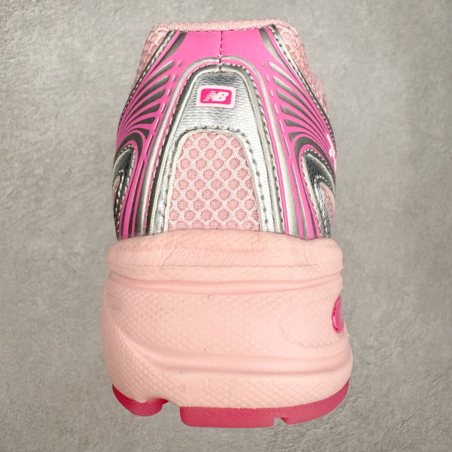 图片[8]-＃DT纯原 New Balance MR740 NB新百伦系列复古老爹风休闲运动慢跑鞋 采用轻质牛剖革拼接透气网眼衬垫织物鞋面材质 T-Beam大底提供足步弓支撑 保持步态稳定#后跟搭载外露缓震胶 鞋身整体以各种深浅不一的灰色覆盖 鞋头以淡蓝色调装饰，网眼衬垫通过不规律的色块实现做旧的美感 泛黄的鞋底更是进一步增添了复古气息 尺码：36 37 37.5 38 38.5 39.5 40 40.5 41.5 42 42.5 43 44 44.5 45-选品中心