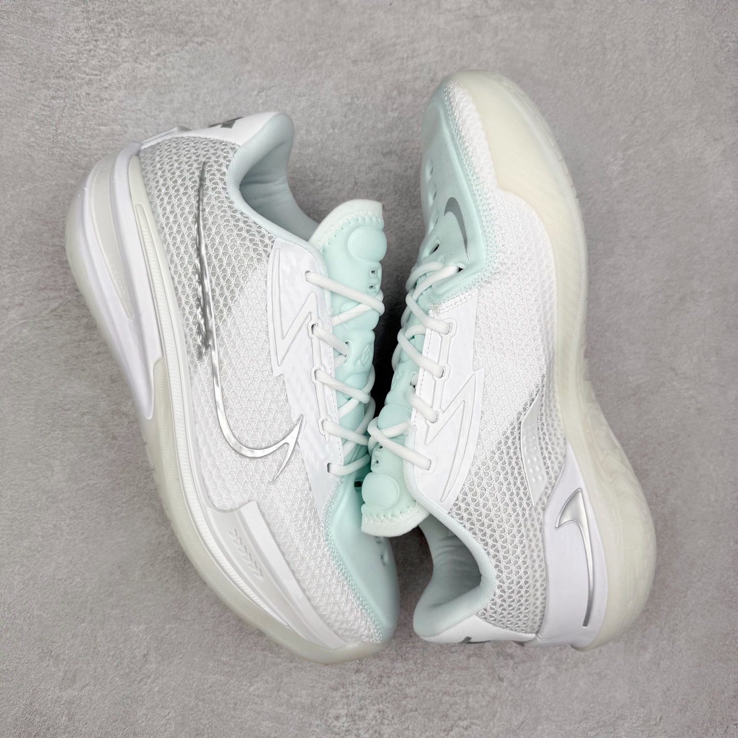 图片[3]-NK AIR ZOOM G.T. CUT 实战篮球鞋 CZ0175-102 鞋身整体以多色拼接为主 全掌REACT+ZOOM STROBEL+后跟ZOOM 离地面更近的设计提供更快的反应速度 轻质双层网质鞋面 鞋面部分区域加强提供更好的控制力 低密度材料制成的鞋舌轻质舒适 后跟处分别配有“GT”字样和全新的鞋款系列Logo 男女鞋 尺码：36 36.5 37.5 38 38.5 39 40 40.5 41 42 42.5 43 44 44.5 45 46-选品中心