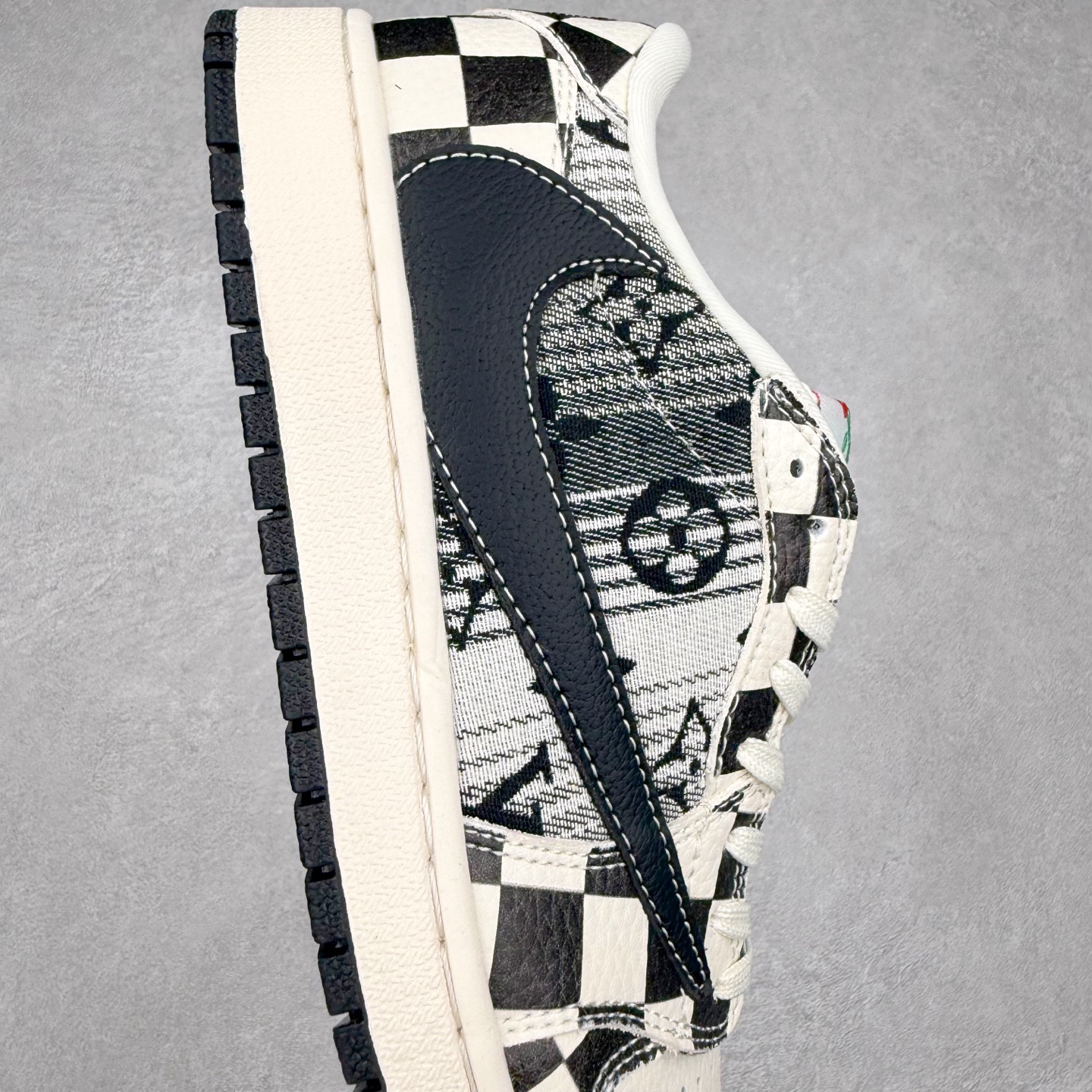 图片[6]-TS x Air Jordan AJ1 Low 倒钩低帮联名定制配色 LD2028-047 原厂内置气垫魔块 A模大底 头层小牛皮 鞋舌AJ原厂专用牛津布+AJ专用反口珍珠布+原厂无杂质高弹内里海棉+特殊封边弹力鞋带 实拍调校N版已经零色差零失真 百分百还原实物色彩所见即所得 不存在货不对板色差等低级问题 选购参考实物拍摄 不混卖不参货 只用心做好货严格选品 承诺混一赔十 尺码：36 36.5 37.5 38 38.5 39 40 40.5 41 42 42.5 43 44 44.5 45-选品中心