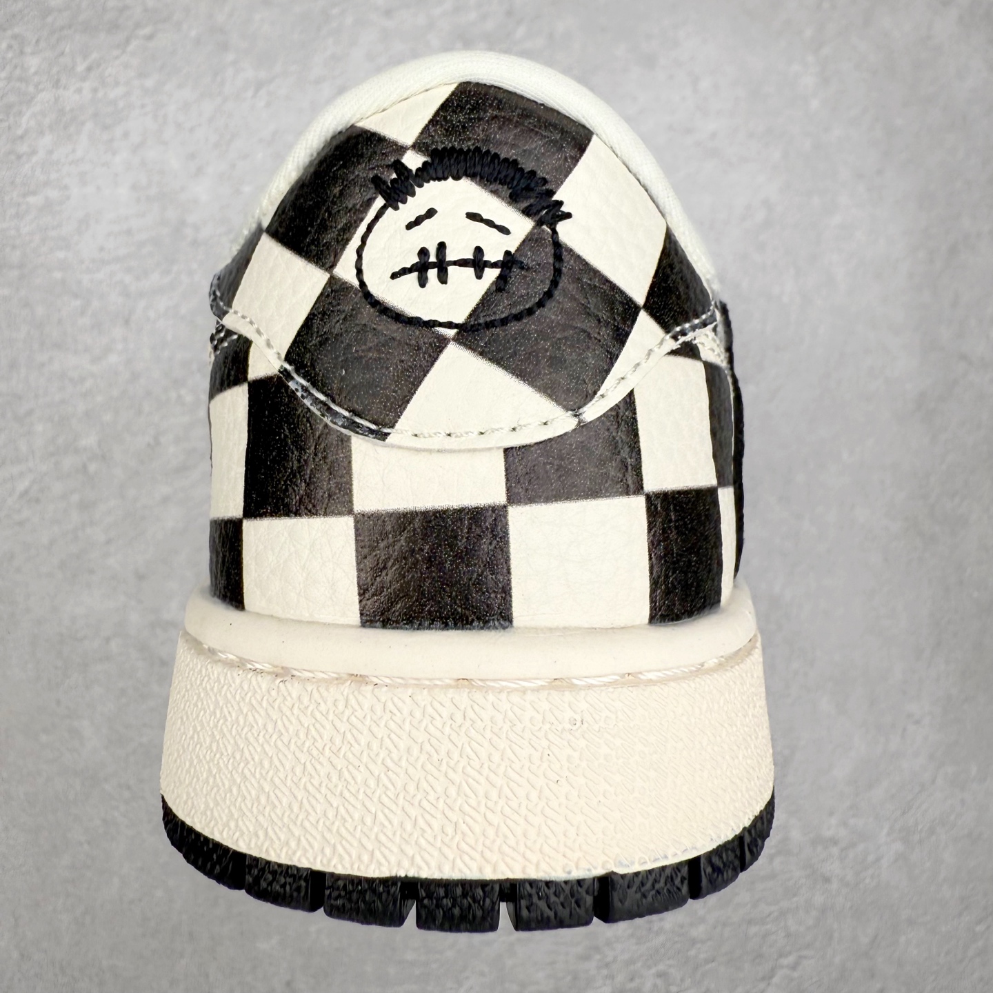 图片[8]-TS x Air Jordan AJ1 Low 倒钩低帮联名定制配色 LD2028-047 原厂内置气垫魔块 A模大底 头层小牛皮 鞋舌AJ原厂专用牛津布+AJ专用反口珍珠布+原厂无杂质高弹内里海棉+特殊封边弹力鞋带 实拍调校N版已经零色差零失真 百分百还原实物色彩所见即所得 不存在货不对板色差等低级问题 选购参考实物拍摄 不混卖不参货 只用心做好货严格选品 承诺混一赔十 尺码：36 36.5 37.5 38 38.5 39 40 40.5 41 42 42.5 43 44 44.5 45-选品中心