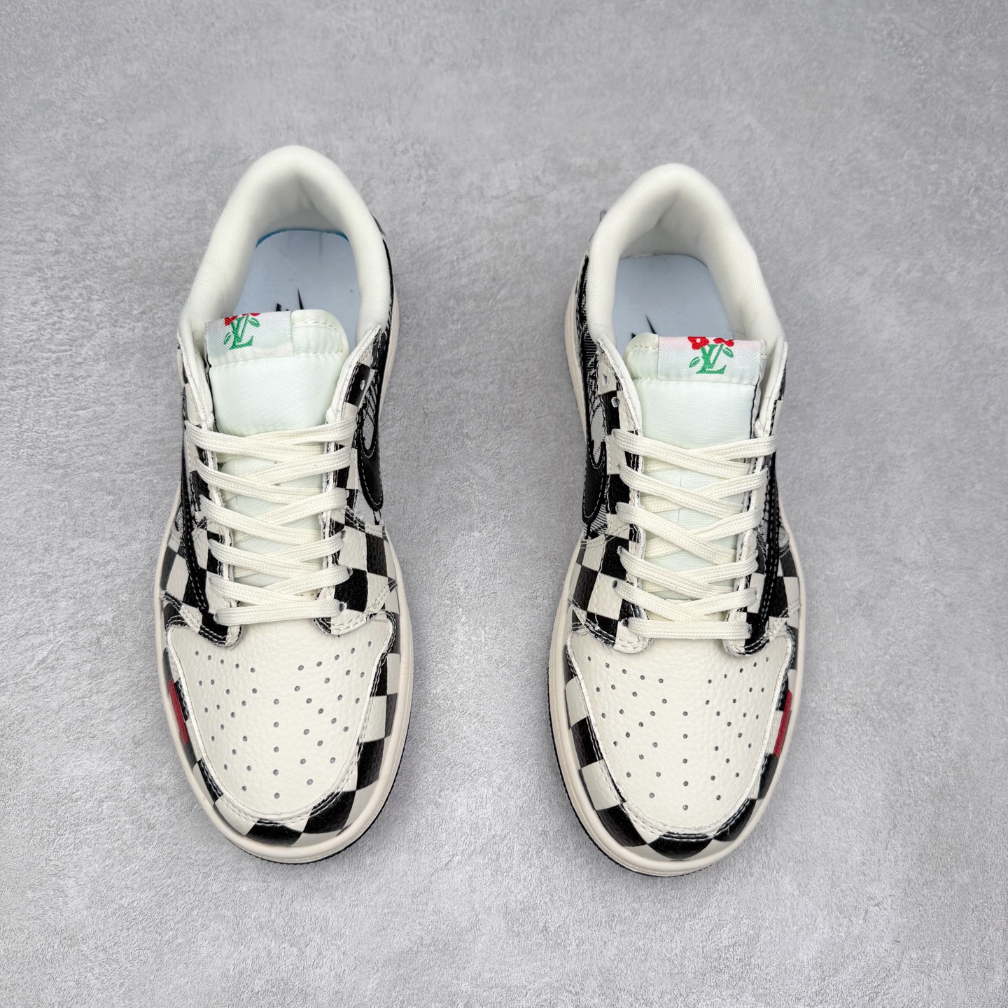 图片[2]-TS x Air Jordan AJ1 Low 倒钩低帮联名定制配色 LD2028-047 原厂内置气垫魔块 A模大底 头层小牛皮 鞋舌AJ原厂专用牛津布+AJ专用反口珍珠布+原厂无杂质高弹内里海棉+特殊封边弹力鞋带 实拍调校N版已经零色差零失真 百分百还原实物色彩所见即所得 不存在货不对板色差等低级问题 选购参考实物拍摄 不混卖不参货 只用心做好货严格选品 承诺混一赔十 尺码：36 36.5 37.5 38 38.5 39 40 40.5 41 42 42.5 43 44 44.5 45-选品中心