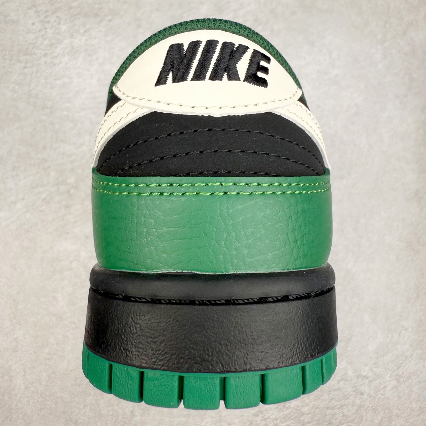 图片[8]-NK Dunk Low 定制配色 QW5836-015 大厂出品 极力推荐 原装头层材料 独家版型蒸餾加工帶來的是更好的视觉和脚感体验大厂纯原品质出货 清洁度 电绣工艺 皮料切割干净无任何毛边 细节完美 实拍调校N版已经零色差零失真 百分百还原实物色彩所见即所得 不存在货不对板色差等低级问题 选购参考实物拍摄 不混卖不参货 只用心做好货严格选品 承诺混一赔十 尺码：36 36.5 37.5 38 38.5 39 40 40.5 41 42 42.5 43 44 44.5 45-选品中心