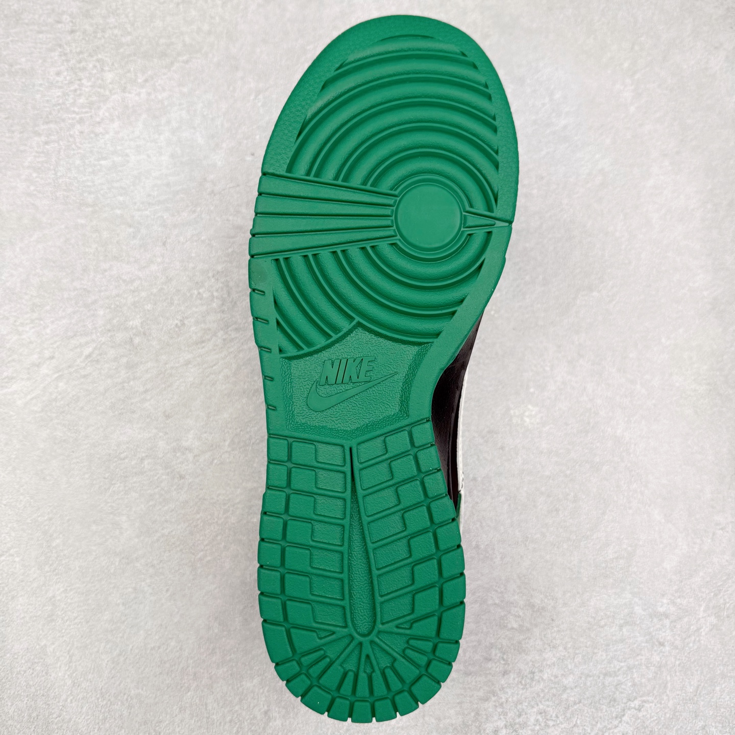 图片[9]-NK Dunk Low 定制配色 QW5836-015 大厂出品 极力推荐 原装头层材料 独家版型蒸餾加工帶來的是更好的视觉和脚感体验大厂纯原品质出货 清洁度 电绣工艺 皮料切割干净无任何毛边 细节完美 实拍调校N版已经零色差零失真 百分百还原实物色彩所见即所得 不存在货不对板色差等低级问题 选购参考实物拍摄 不混卖不参货 只用心做好货严格选品 承诺混一赔十 尺码：36 36.5 37.5 38 38.5 39 40 40.5 41 42 42.5 43 44 44.5 45-选品中心