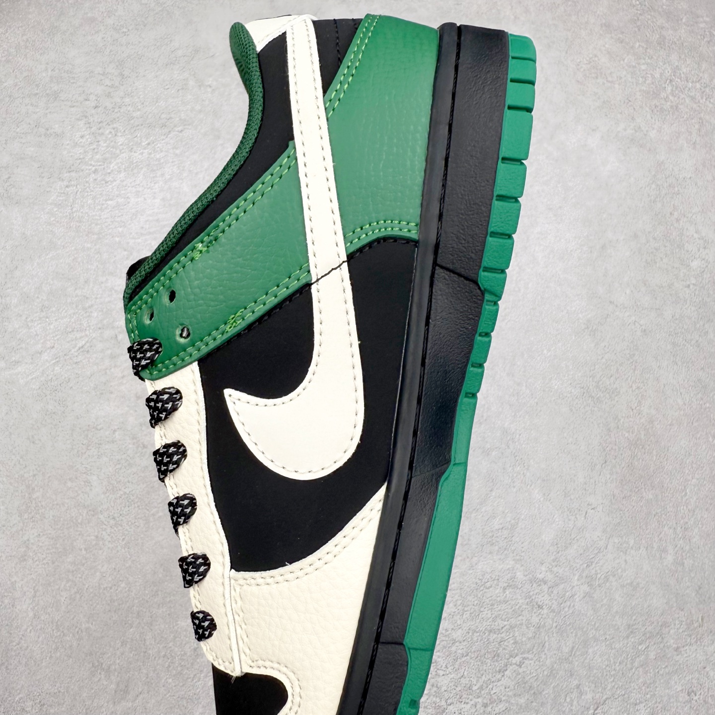 图片[7]-NK Dunk Low 定制配色 QW5836-015 大厂出品 极力推荐 原装头层材料 独家版型蒸餾加工帶來的是更好的视觉和脚感体验大厂纯原品质出货 清洁度 电绣工艺 皮料切割干净无任何毛边 细节完美 实拍调校N版已经零色差零失真 百分百还原实物色彩所见即所得 不存在货不对板色差等低级问题 选购参考实物拍摄 不混卖不参货 只用心做好货严格选品 承诺混一赔十 尺码：36 36.5 37.5 38 38.5 39 40 40.5 41 42 42.5 43 44 44.5 45-选品中心