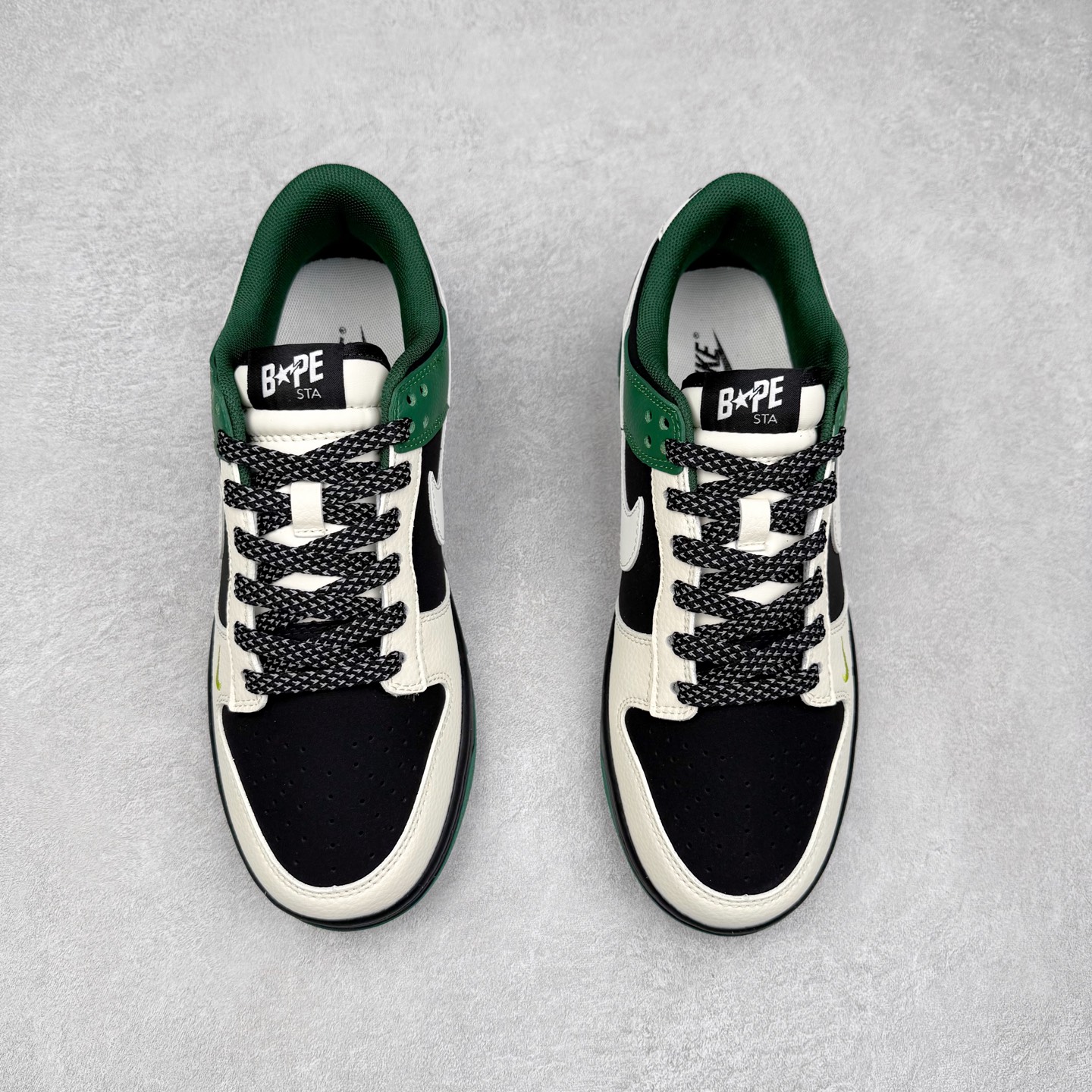 图片[2]-NK Dunk Low 定制配色 QW5836-015 大厂出品 极力推荐 原装头层材料 独家版型蒸餾加工帶來的是更好的视觉和脚感体验大厂纯原品质出货 清洁度 电绣工艺 皮料切割干净无任何毛边 细节完美 实拍调校N版已经零色差零失真 百分百还原实物色彩所见即所得 不存在货不对板色差等低级问题 选购参考实物拍摄 不混卖不参货 只用心做好货严格选品 承诺混一赔十 尺码：36 36.5 37.5 38 38.5 39 40 40.5 41 42 42.5 43 44 44.5 45-选品中心