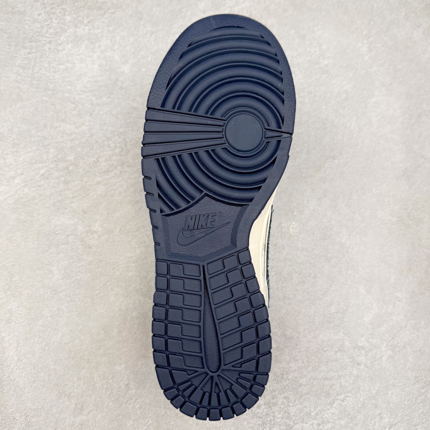 图片[9]-NK Dunk Low 定制配色 YX5066-386 大厂出品 极力推荐 原装头层材料 独家版型蒸餾加工帶來的是更好的视觉和脚感体验大厂纯原品质出货 清洁度 电绣工艺 皮料切割干净无任何毛边 细节完美 实拍调校N版已经零色差零失真 百分百还原实物色彩所见即所得 不存在货不对板色差等低级问题 选购参考实物拍摄 不混卖不参货 只用心做好货严格选品 承诺混一赔十 尺码：36 36.5 37.5 38 38.5 39 40 40.5 41 42 42.5 43 44 44.5 45-选品中心