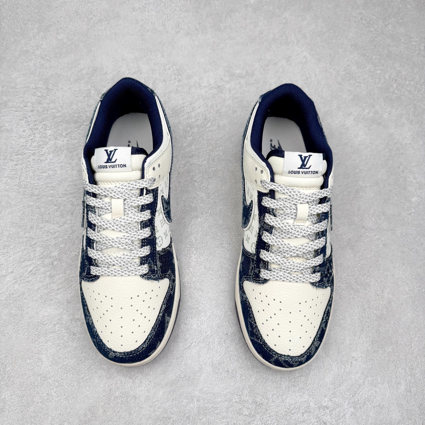 图片[2]-NK Dunk Low 定制配色 YX5066-386 大厂出品 极力推荐 原装头层材料 独家版型蒸餾加工帶來的是更好的视觉和脚感体验大厂纯原品质出货 清洁度 电绣工艺 皮料切割干净无任何毛边 细节完美 实拍调校N版已经零色差零失真 百分百还原实物色彩所见即所得 不存在货不对板色差等低级问题 选购参考实物拍摄 不混卖不参货 只用心做好货严格选品 承诺混一赔十 尺码：36 36.5 37.5 38 38.5 39 40 40.5 41 42 42.5 43 44 44.5 45-选品中心