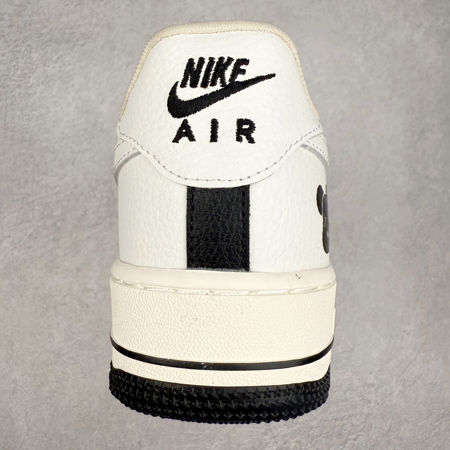 图片[8]-NK Air Force 1´07 Low 空军一号低帮百搭休闲运动板鞋 KJ1688-008 柔软、弹性十足的缓震性能和出色的中底设计 横跨复古与现代的外型结合 造就出风靡全球 三十多年的Force 1 直到今天还深受青睐 实拍调校N版已经零色差零失真 百分百还原实物色彩所见即所得 不存在货不对板色差等低级问题 选购参考实物拍摄 不混卖不参货 只用心做好货严格选品 承诺混一赔十 尺码：36 36.5 37.5 38 38.5 39 40 40.5 41 42 42.5 43 44 44.5 45-选品中心