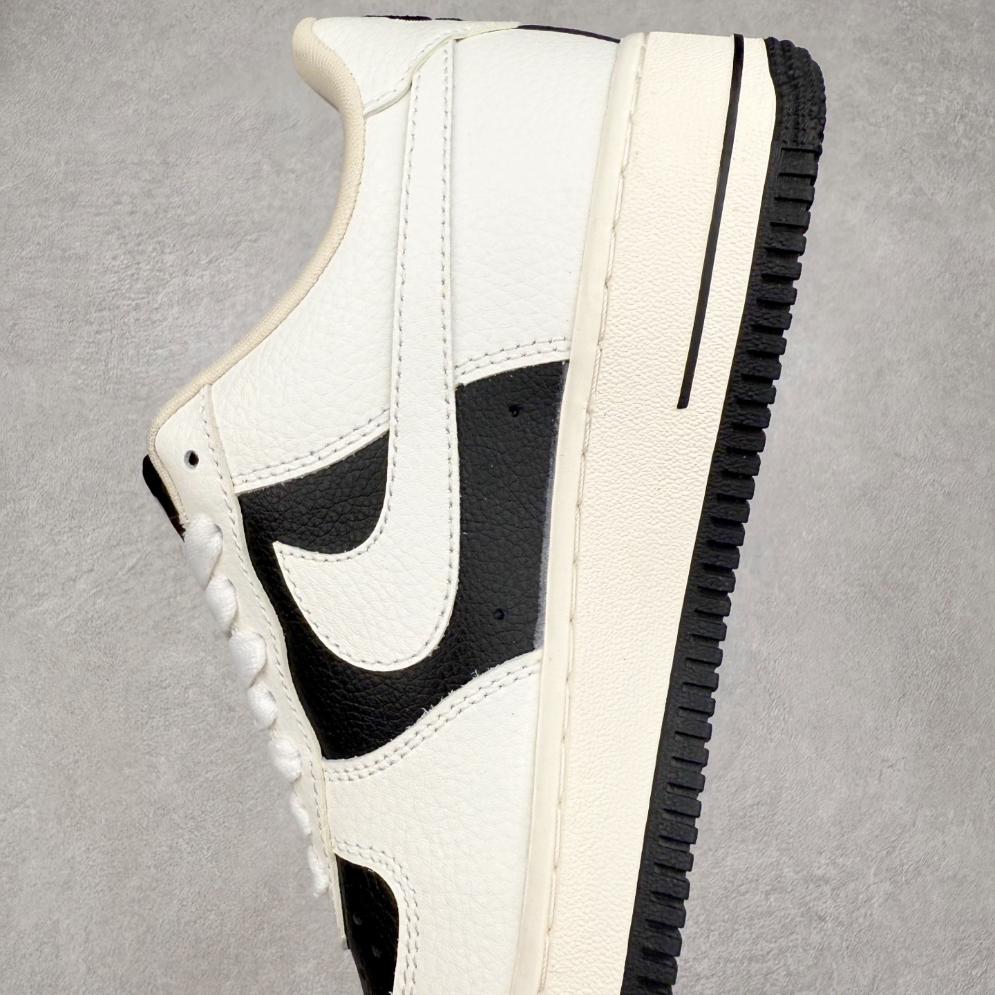 图片[7]-NK Air Force 1´07 Low 空军一号低帮百搭休闲运动板鞋 KJ1688-008 柔软、弹性十足的缓震性能和出色的中底设计 横跨复古与现代的外型结合 造就出风靡全球 三十多年的Force 1 直到今天还深受青睐 实拍调校N版已经零色差零失真 百分百还原实物色彩所见即所得 不存在货不对板色差等低级问题 选购参考实物拍摄 不混卖不参货 只用心做好货严格选品 承诺混一赔十 尺码：36 36.5 37.5 38 38.5 39 40 40.5 41 42 42.5 43 44 44.5 45-选品中心