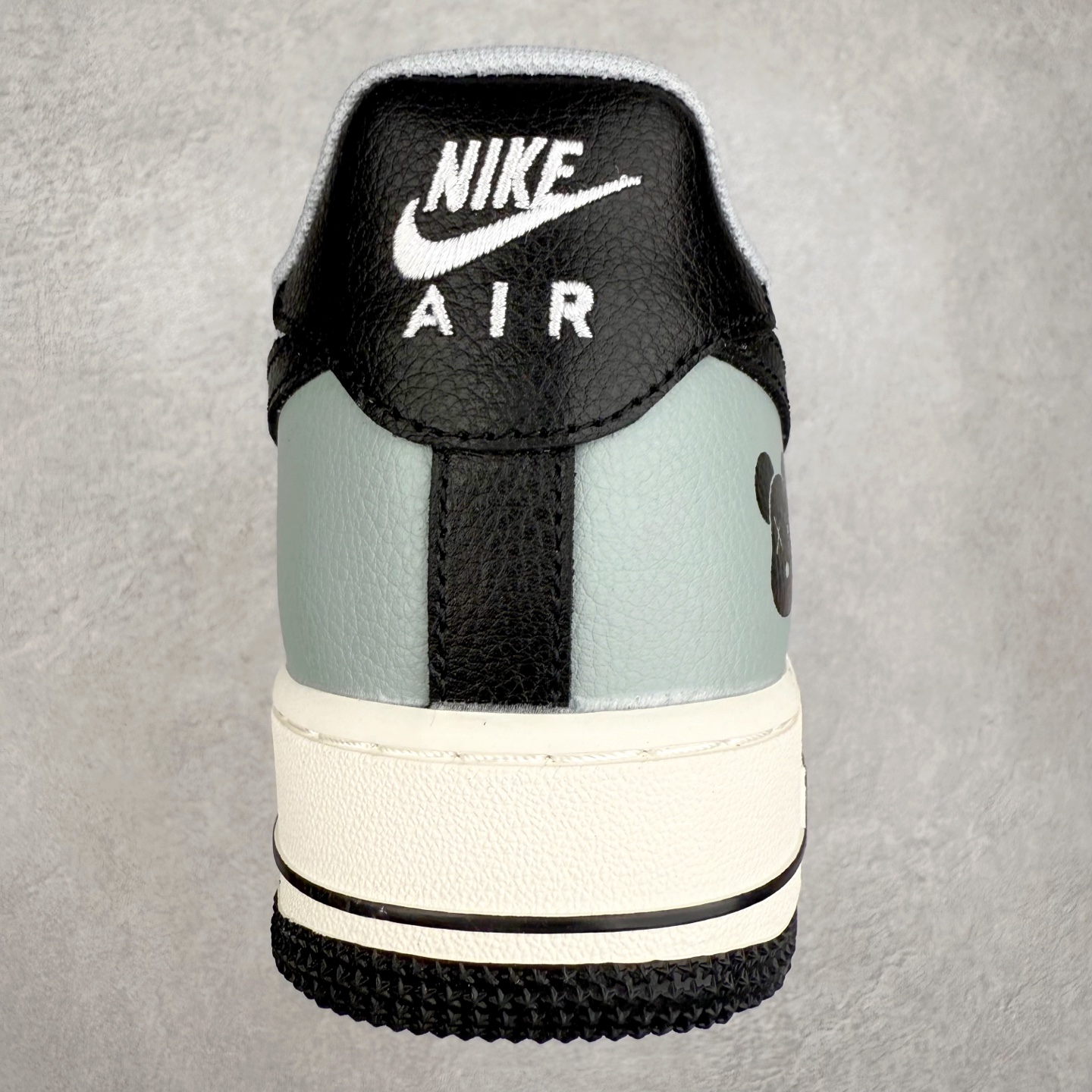 图片[8]-NK Air Force 1´07 Low 空军一号低帮百搭休闲运动板鞋 KJ1688-008 柔软、弹性十足的缓震性能和出色的中底设计 横跨复古与现代的外型结合 造就出风靡全球 三十多年的Force 1 直到今天还深受青睐 实拍调校N版已经零色差零失真 百分百还原实物色彩所见即所得 不存在货不对板色差等低级问题 选购参考实物拍摄 不混卖不参货 只用心做好货严格选品 承诺混一赔十 尺码：36 36.5 37.5 38 38.5 39 40 40.5 41 42 42.5 43 44 44.5 45-选品中心