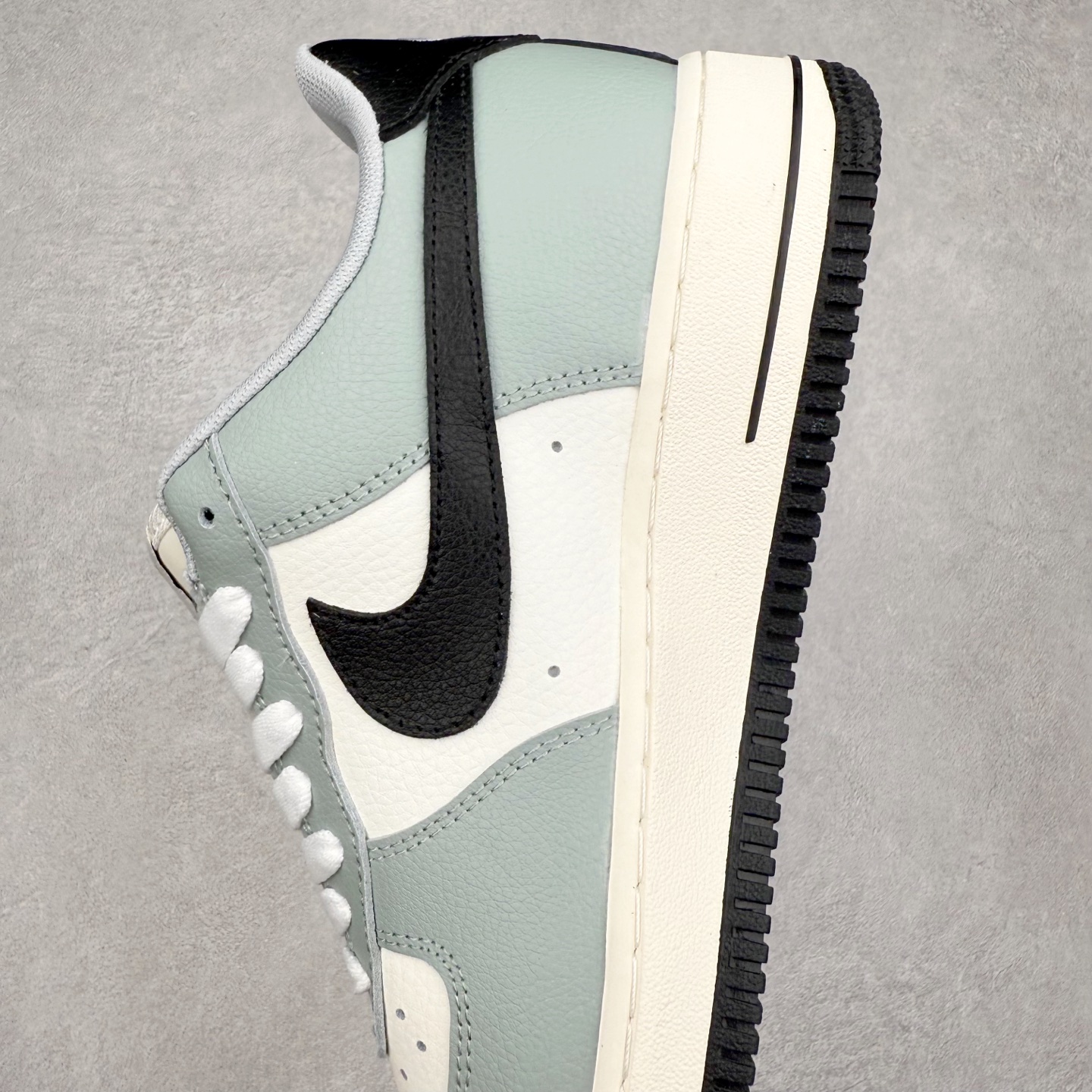 图片[7]-NK Air Force 1´07 Low 空军一号低帮百搭休闲运动板鞋 KJ1688-008 柔软、弹性十足的缓震性能和出色的中底设计 横跨复古与现代的外型结合 造就出风靡全球 三十多年的Force 1 直到今天还深受青睐 实拍调校N版已经零色差零失真 百分百还原实物色彩所见即所得 不存在货不对板色差等低级问题 选购参考实物拍摄 不混卖不参货 只用心做好货严格选品 承诺混一赔十 尺码：36 36.5 37.5 38 38.5 39 40 40.5 41 42 42.5 43 44 44.5 45-选品中心